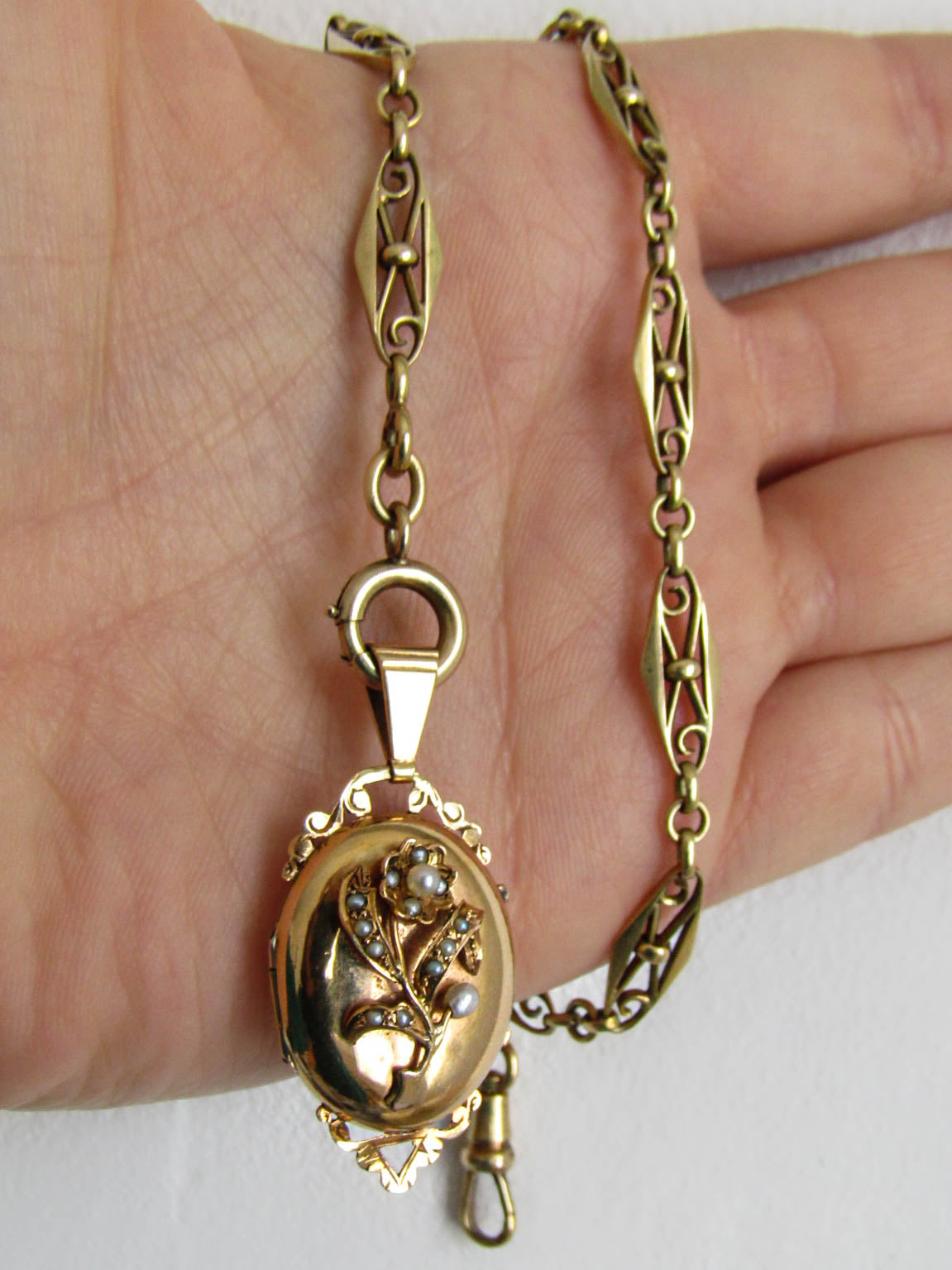18K Solid Gold Antique French Floral Locket with Natural Pearls, Belle Epoque Napoleon III XIX Century Victorian locket