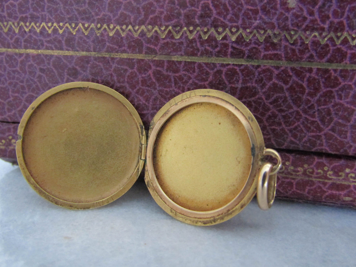 Antique 18K Solid Gold Guilloche Locket c. 1900, French Belle Epoque Enginge Turned Pendant