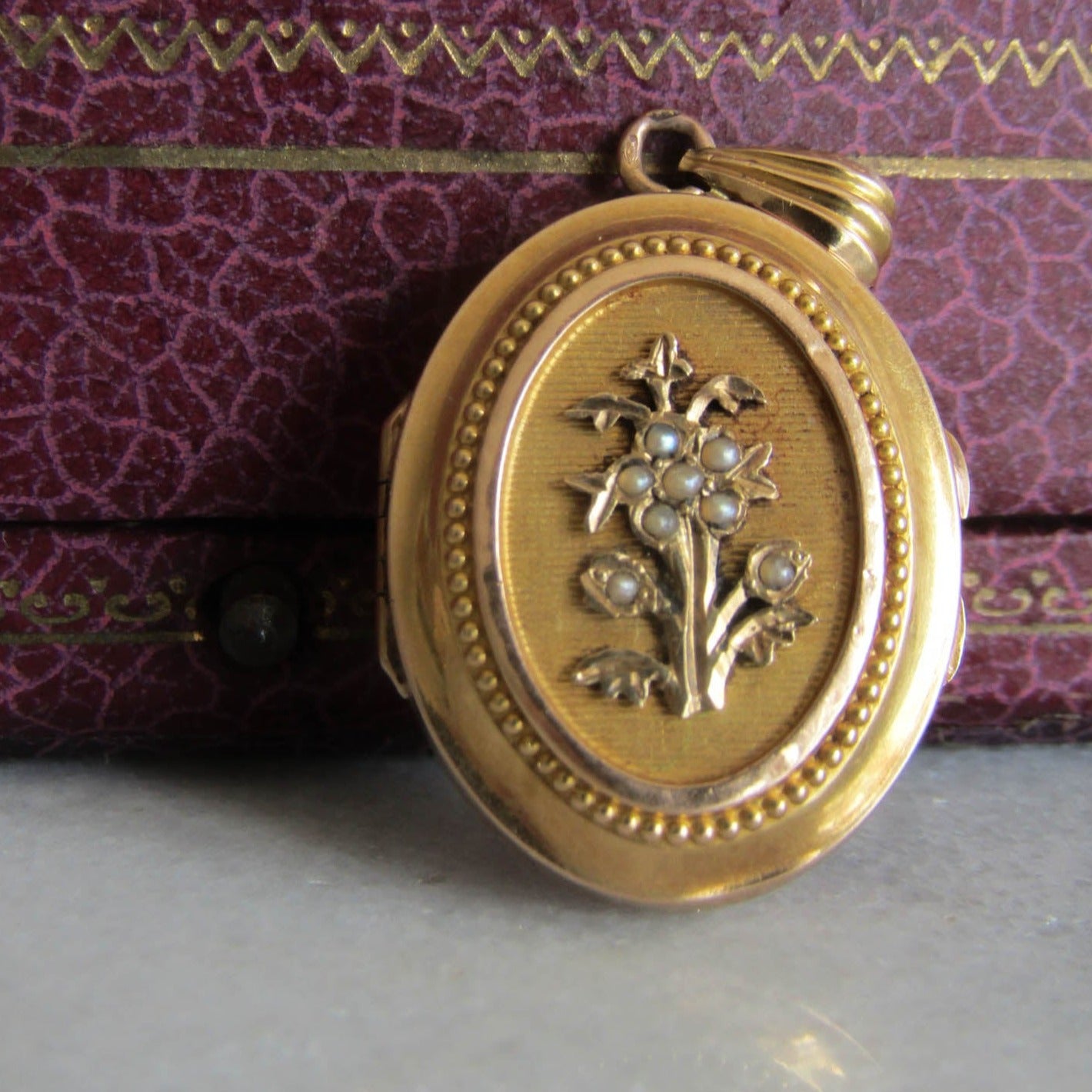 Antique gold lockets for on sale sale