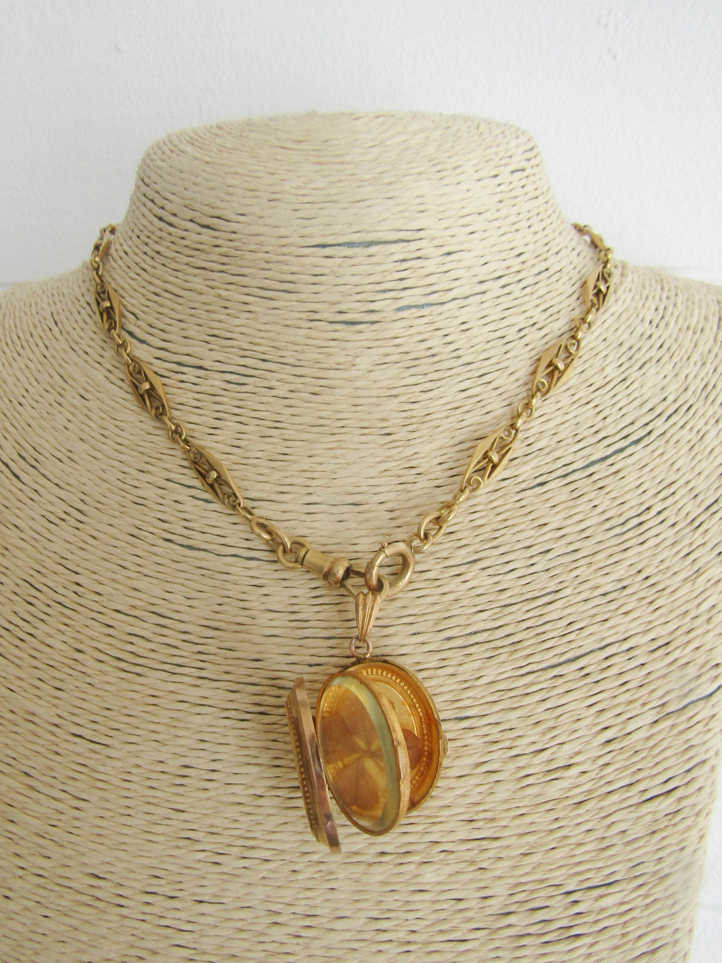 18k Solid Gold Floral Locket with Seed Pearls, Antique French Belle Epoque Sentimental Jewelry with Hinged Glass Partition