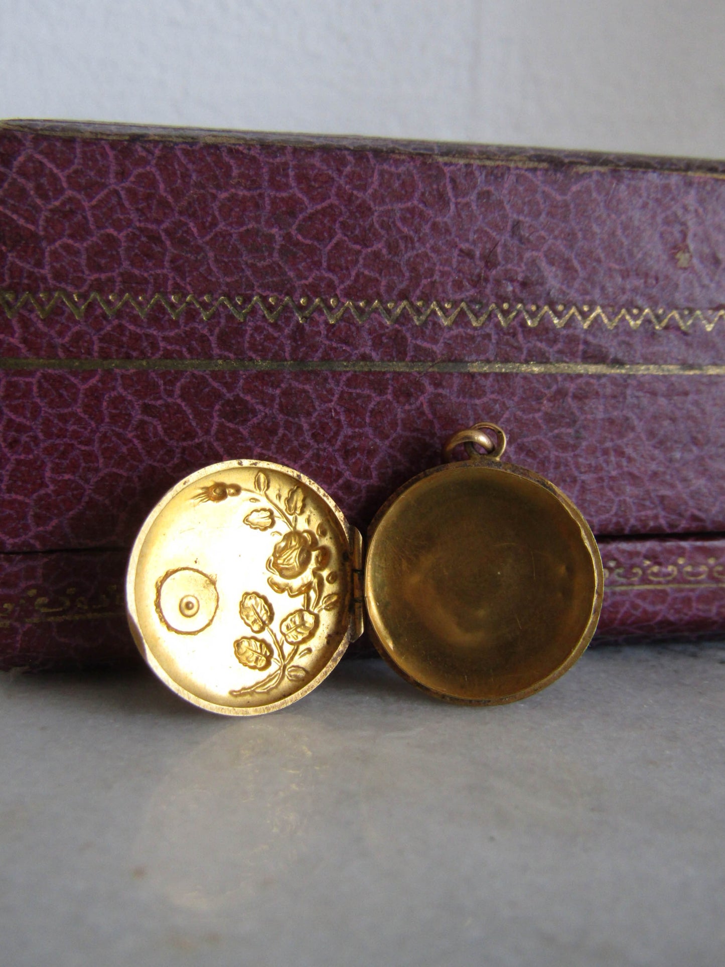 18K Solid Gold Art Nouveau Small French Locket c. 1900