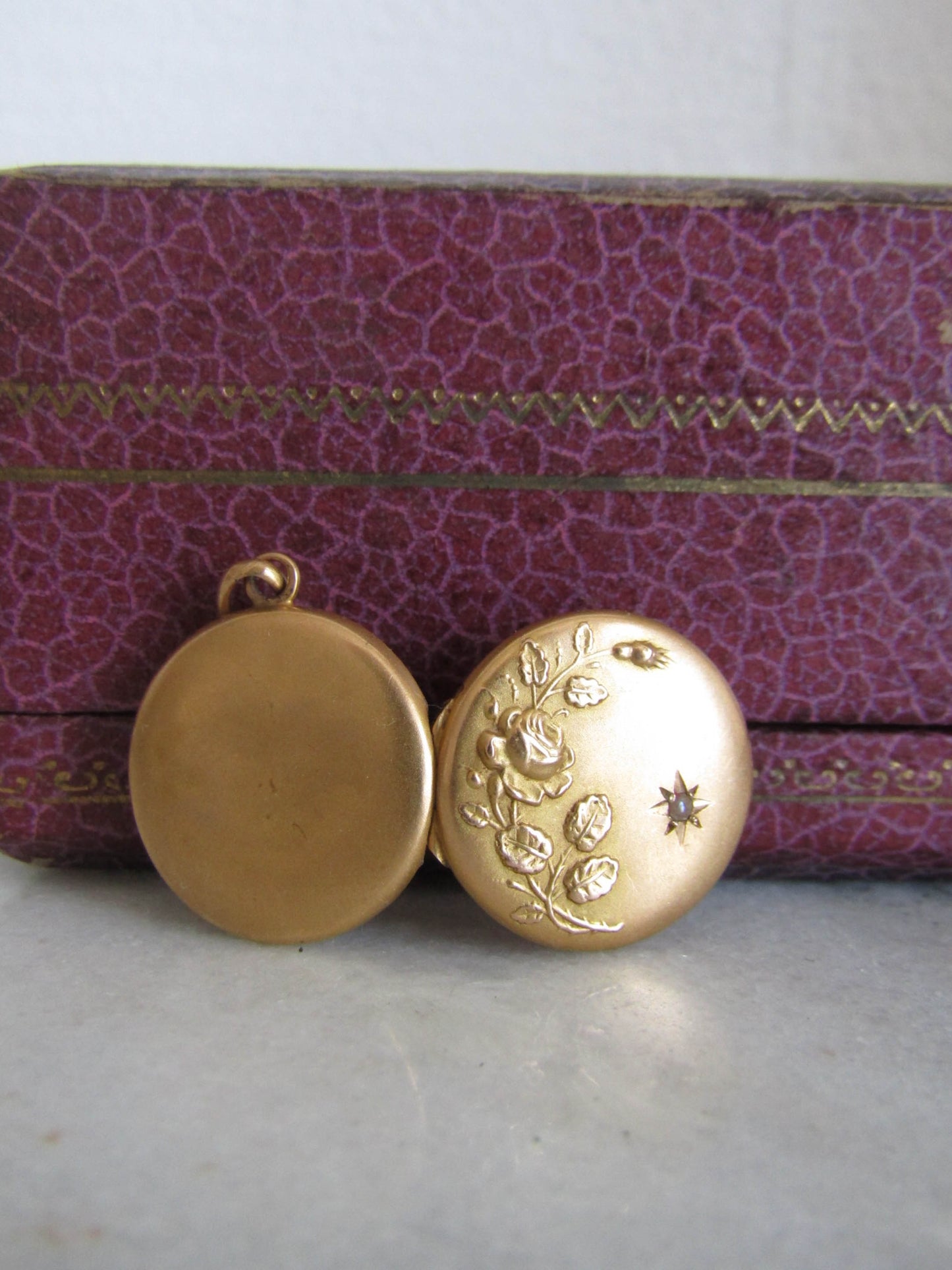 18K Solid Gold Art Nouveau Small French Locket c. 1900