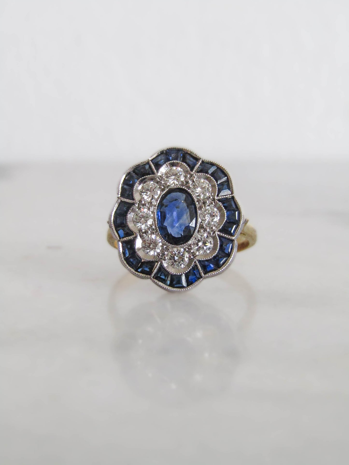Antique French Daisy Flower Art Deco Ring with Calibrated Sapphires and Diamonds, 18K Yellow Gold Pompadour ring