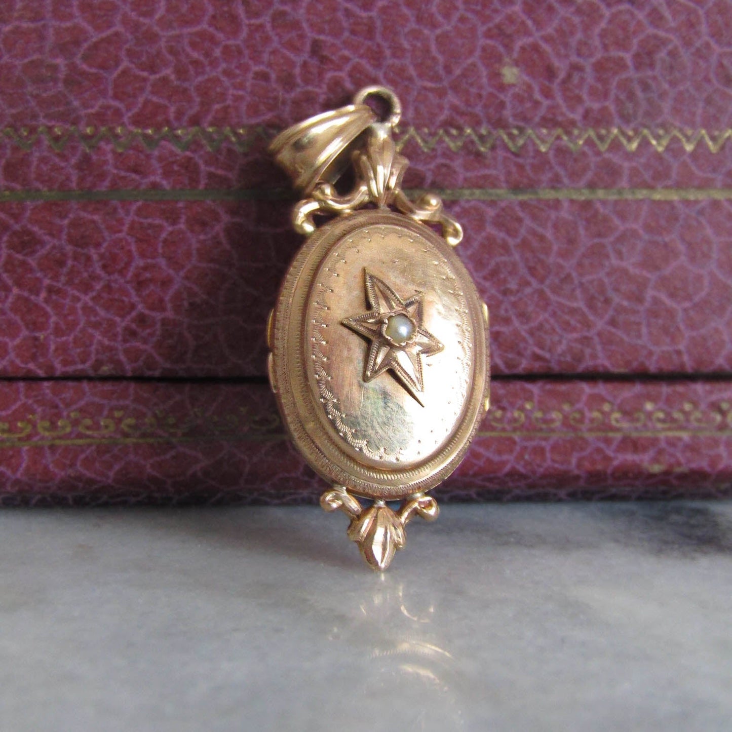 Antique 18K Solid Gold Starburst Victorian Locket with Hinged Glass Partition