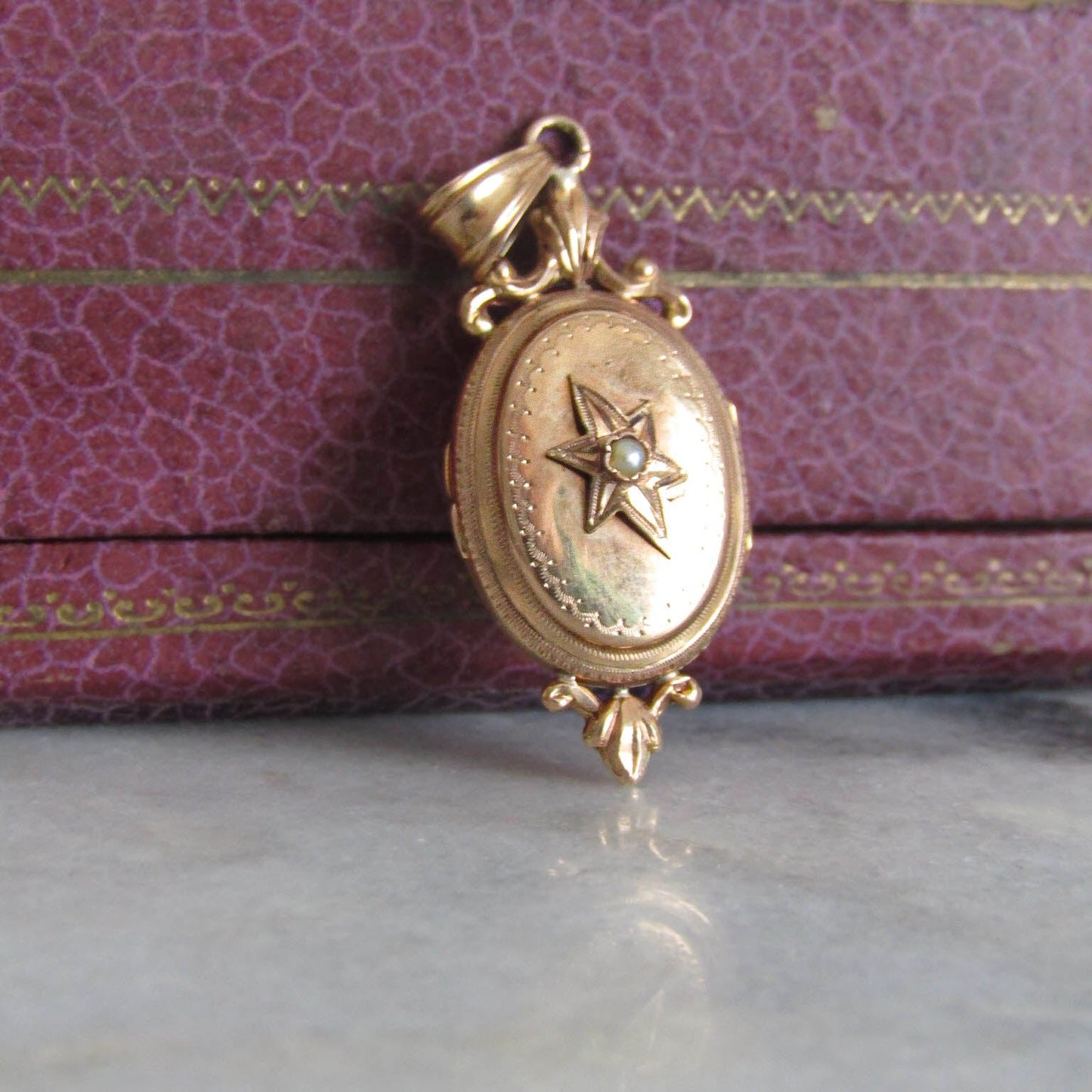 Antique 18K Solid Gold Starburst Victorian Locket with Hinged Glass Partition