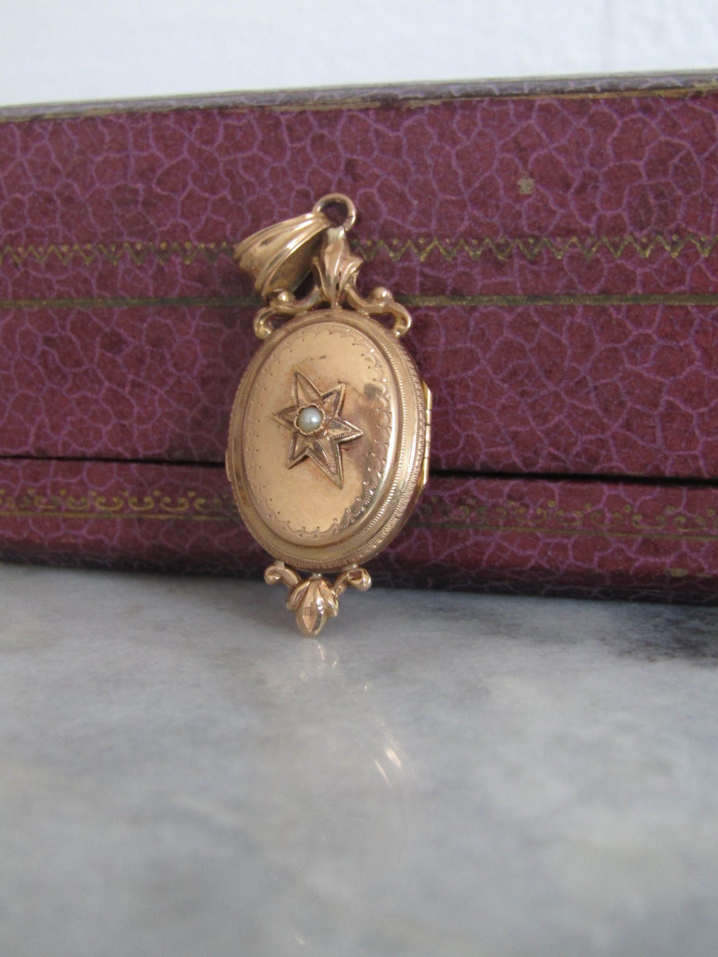 Antique 18K Solid Gold Starburst Victorian Locket with Hinged Glass Partition