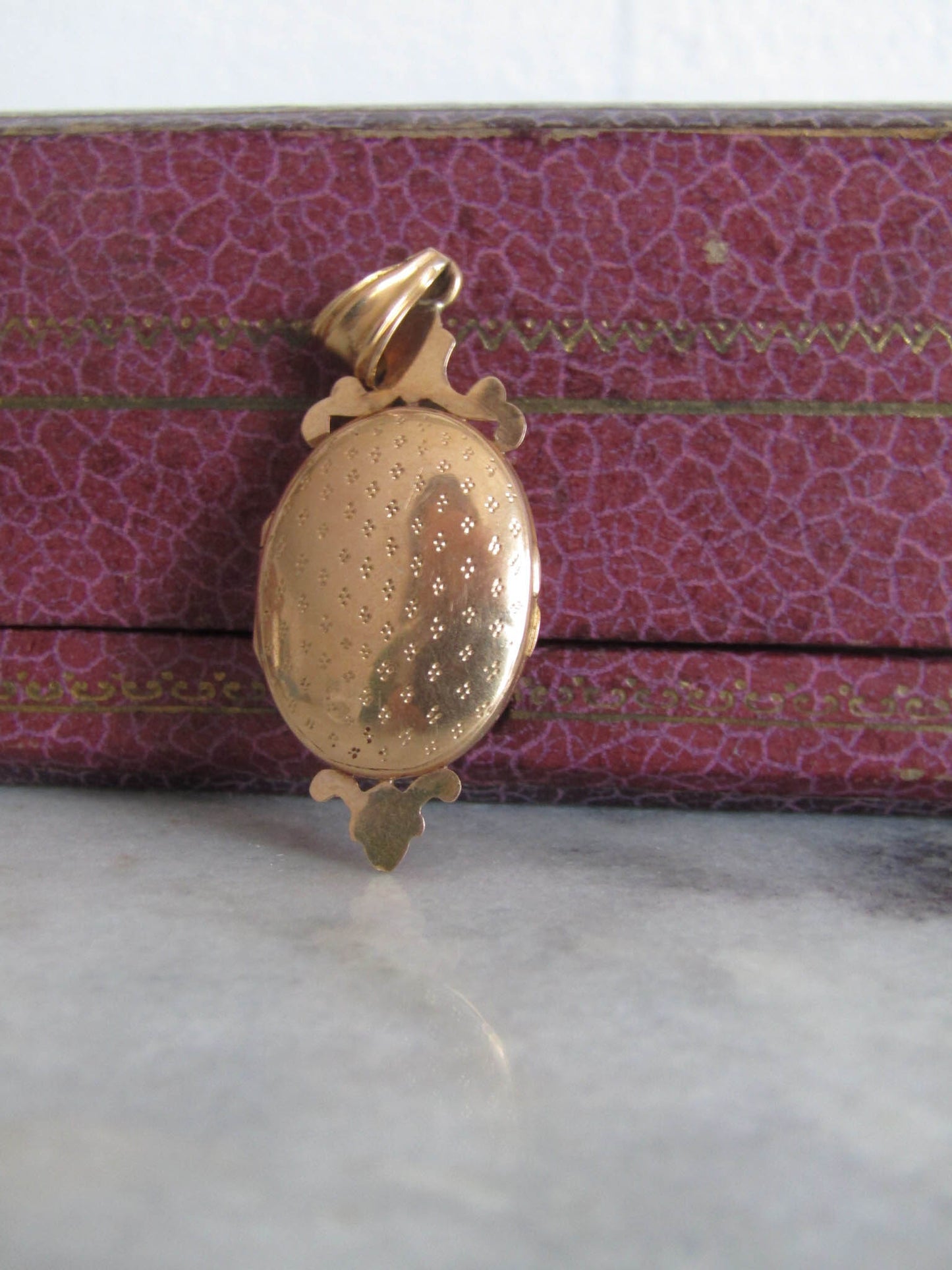 Antique 18K Solid Gold Starburst Victorian Locket with Hinged Glass Partition