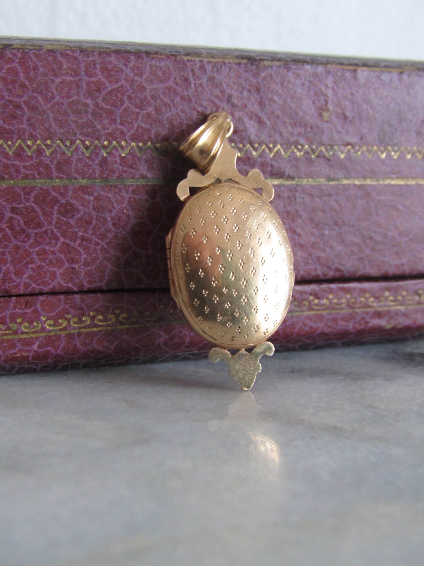 Antique 18K Solid Gold Starburst Victorian Locket with Hinged Glass Partition