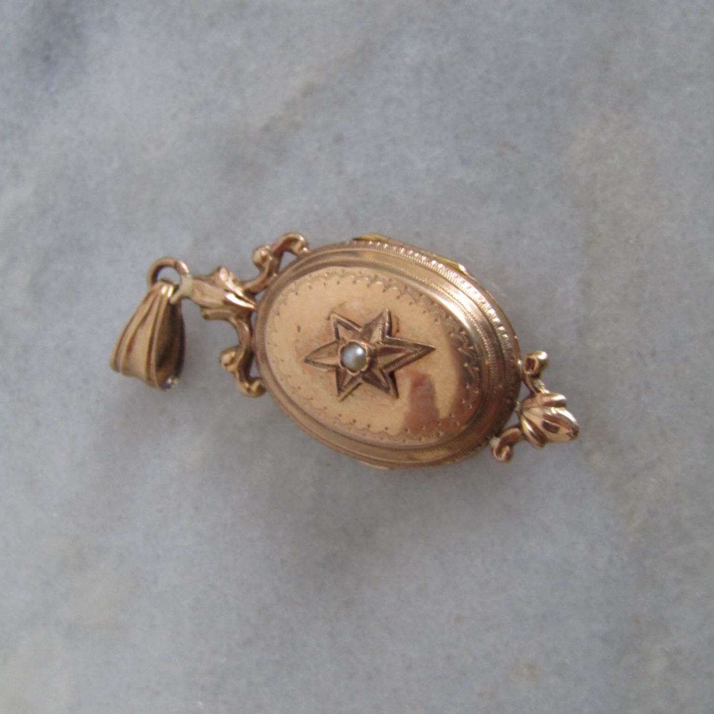 Antique 18K Solid Gold Starburst Victorian Locket with Hinged Glass Partition