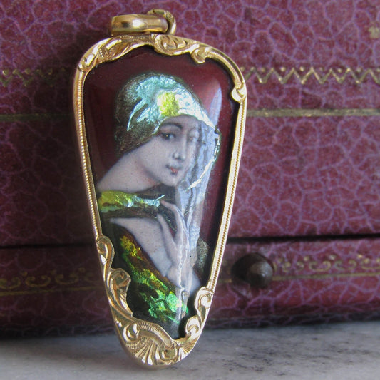 Antique Limoges Portrait Pendant with 18K solid Gold Frame c. 1900