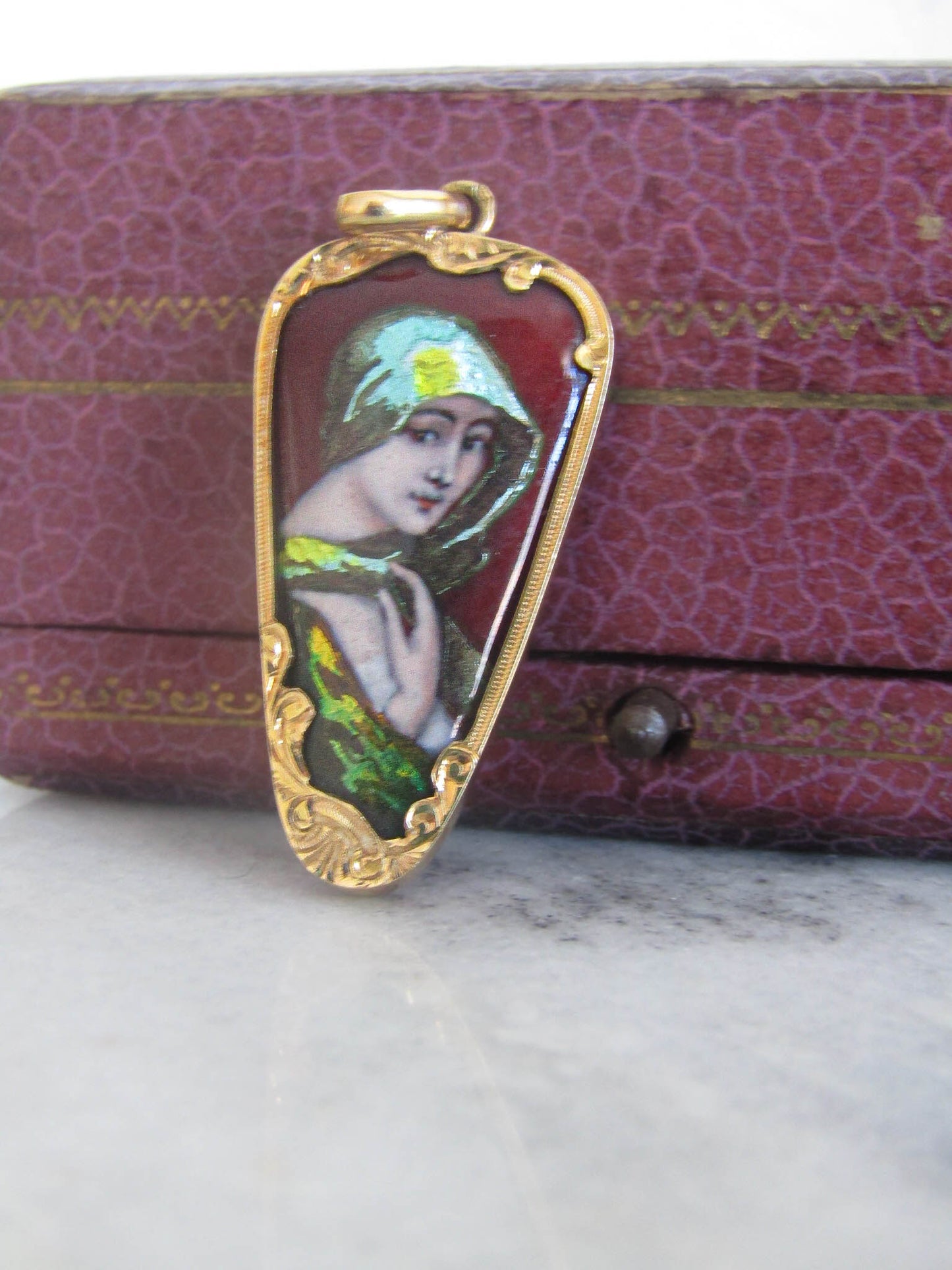 Antique Limoges Portrait Pendant with 18K solid Gold Frame c. 1900