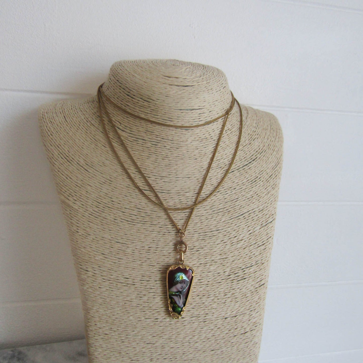 Antique Limoges Portrait Pendant with 18K solid Gold Frame c. 1900