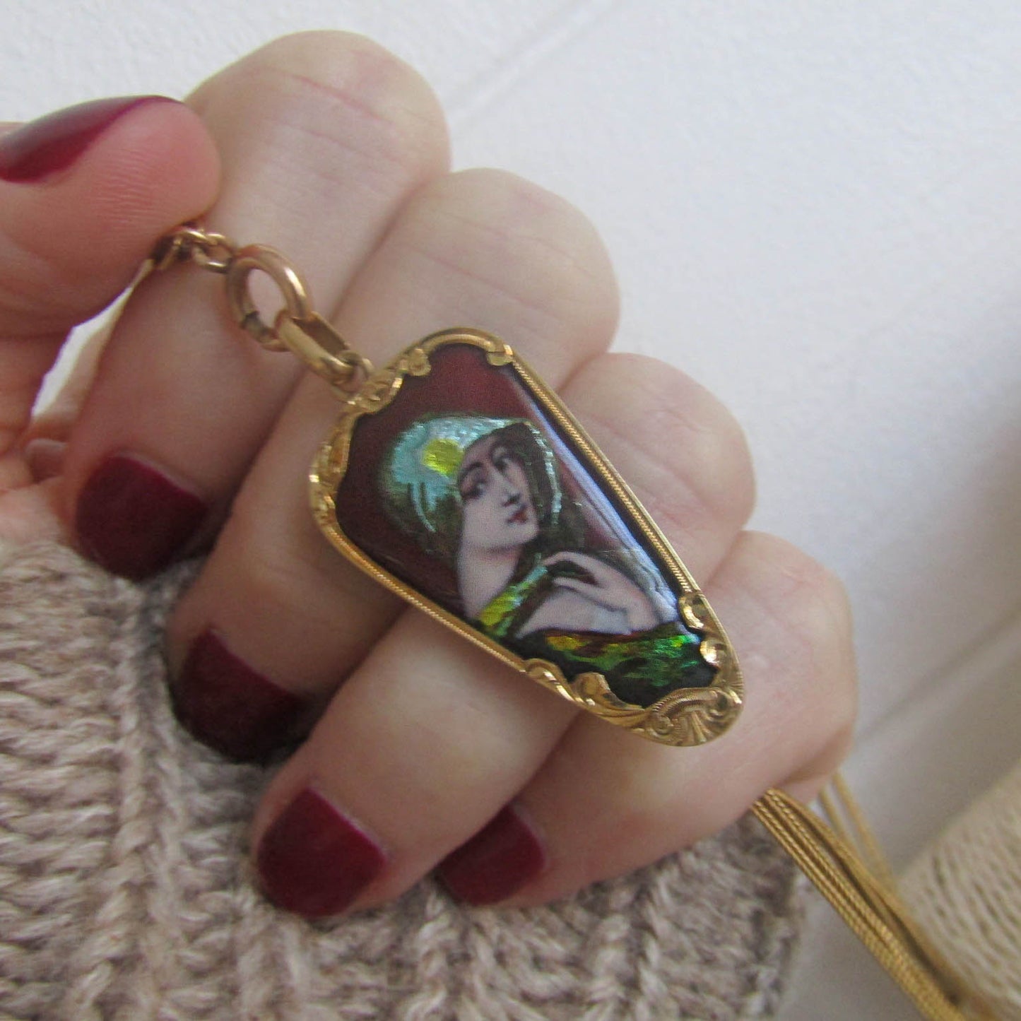 Antique Limoges Portrait Pendant with 18K solid Gold Frame c. 1900