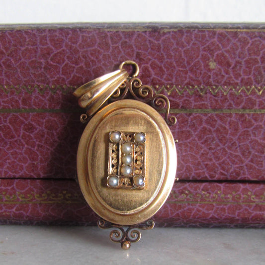 Antique French Victorian Vinaigrette 18k Solid Gold Locket with Hinged Glass Partition