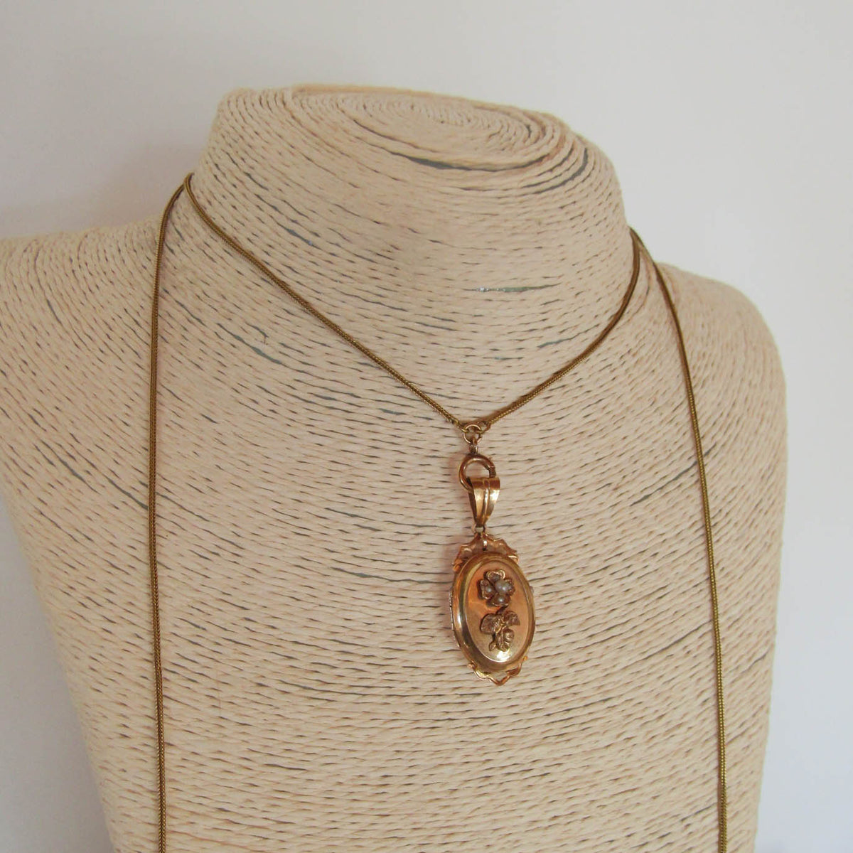 Antique 18K Solid Gold Victorian Belle Epoque Locket of French Origin, XIX Century