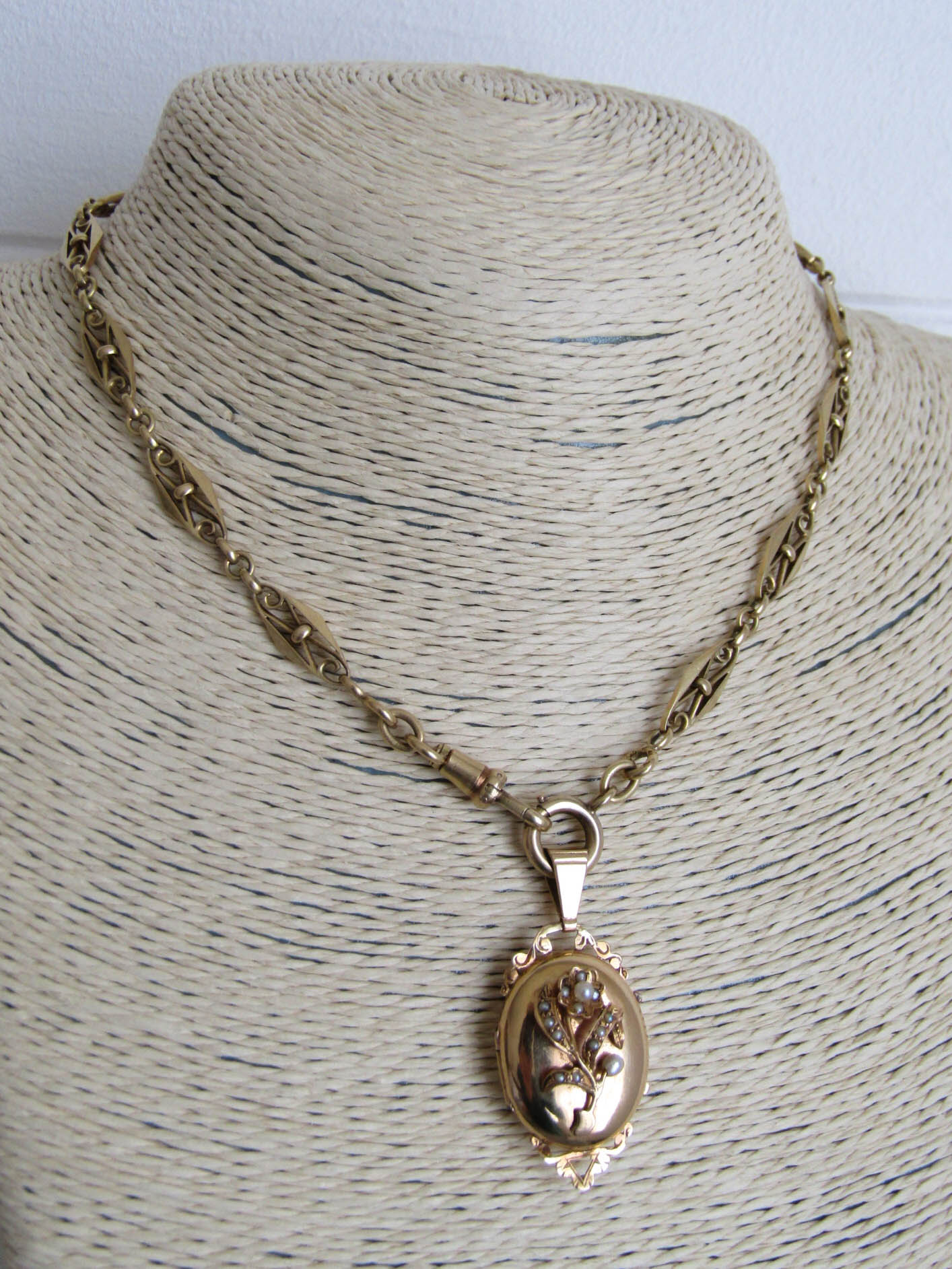 18K Solid Gold Antique French Floral Locket with Natural Pearls, Belle Epoque Napoleon III XIX Century Victorian locket