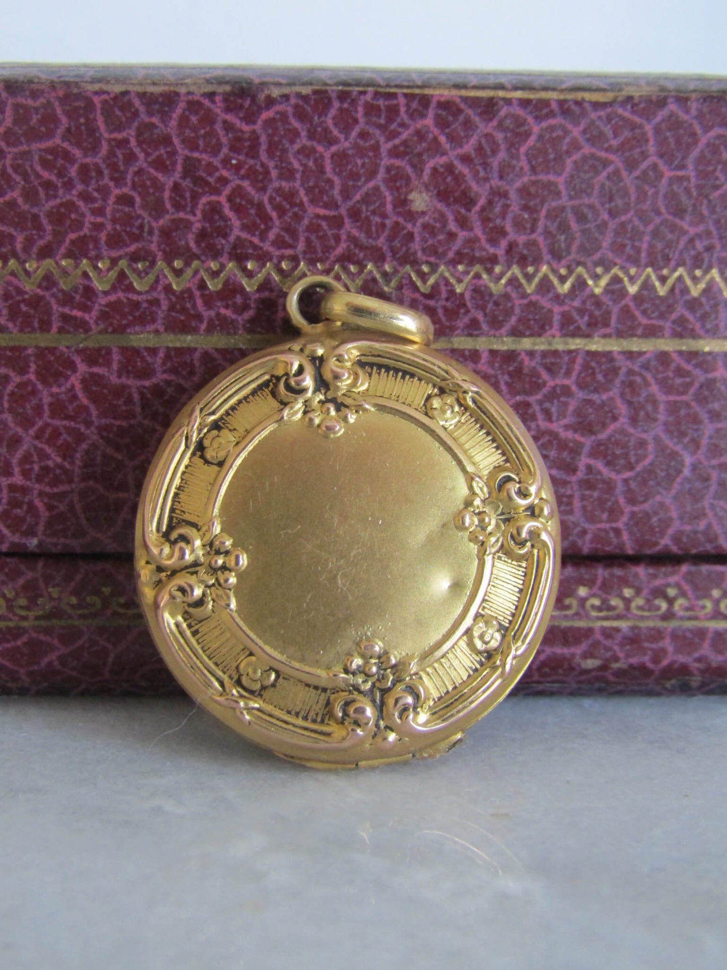 18K Solid Gold and Rose Cut Diamond Art Nouveau Locket, Antique French Art Nouveau Pendant c. 1900