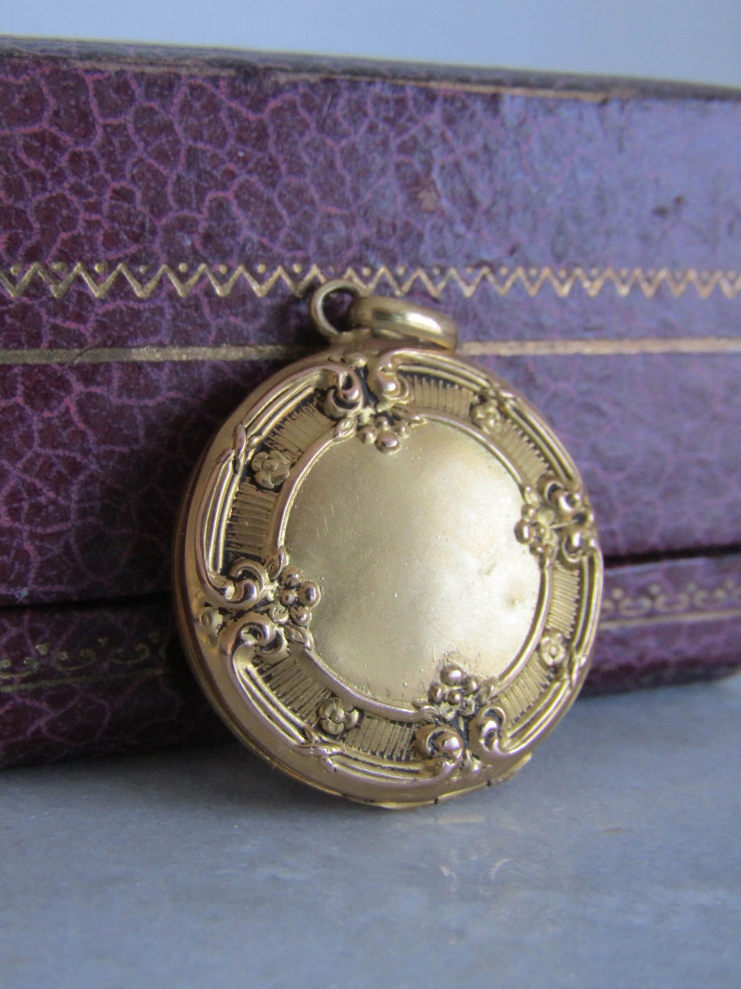 18K Solid Gold and Rose Cut Diamond Art Nouveau Locket, Antique French Art Nouveau Pendant c. 1900