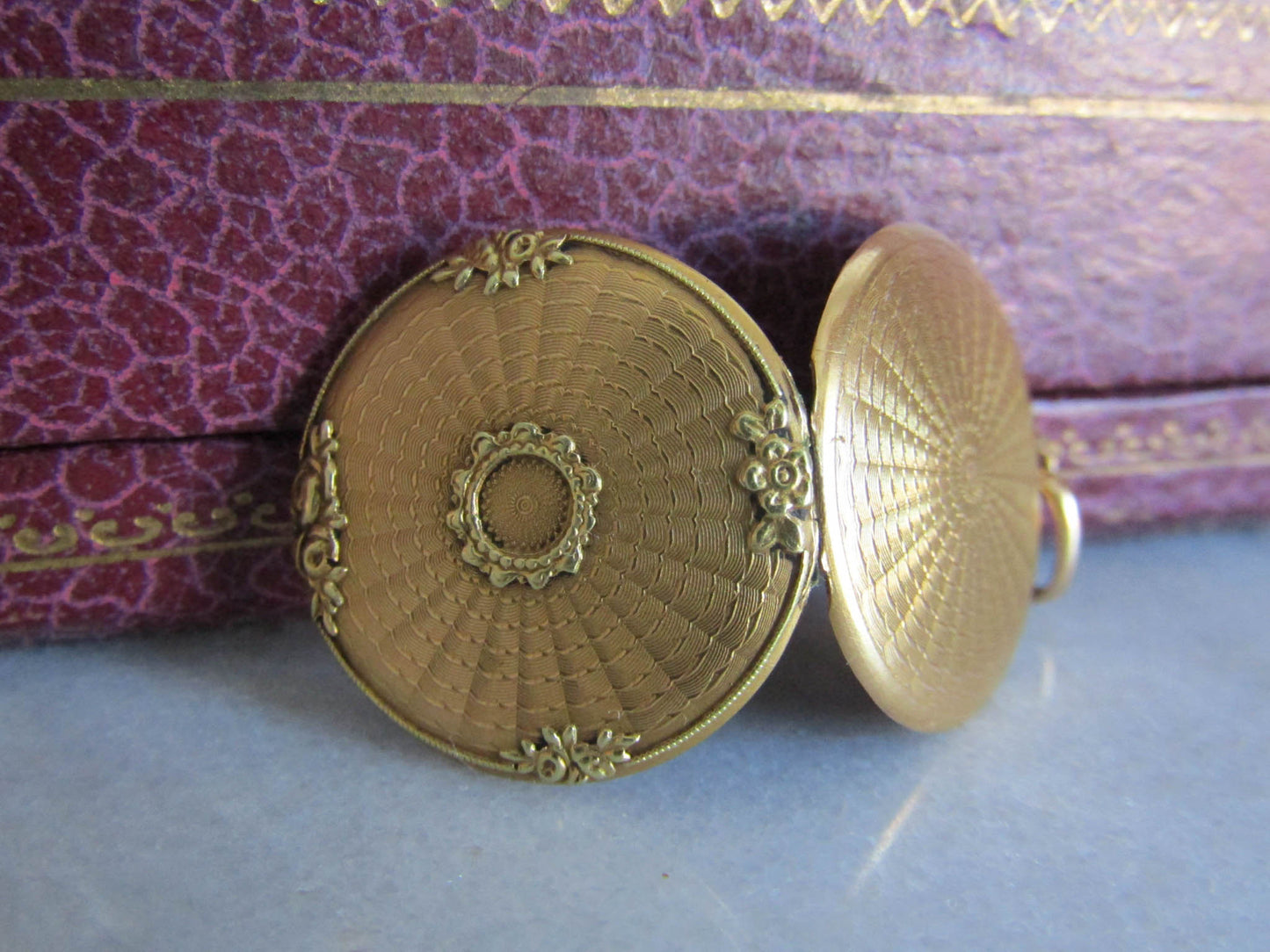 Antique 18K Solid Gold Guilloche Locket c. 1900, French Belle Epoque Enginge Turned Pendant