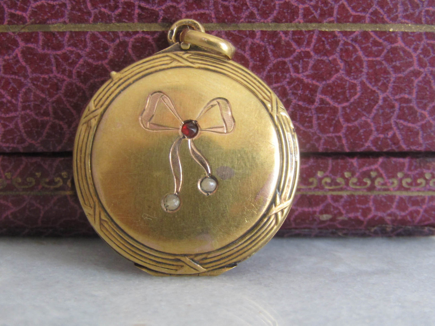 Art Nouveau 18k Solid Gold Bow Locket, Antique French Sentimental Pendant c. 1900