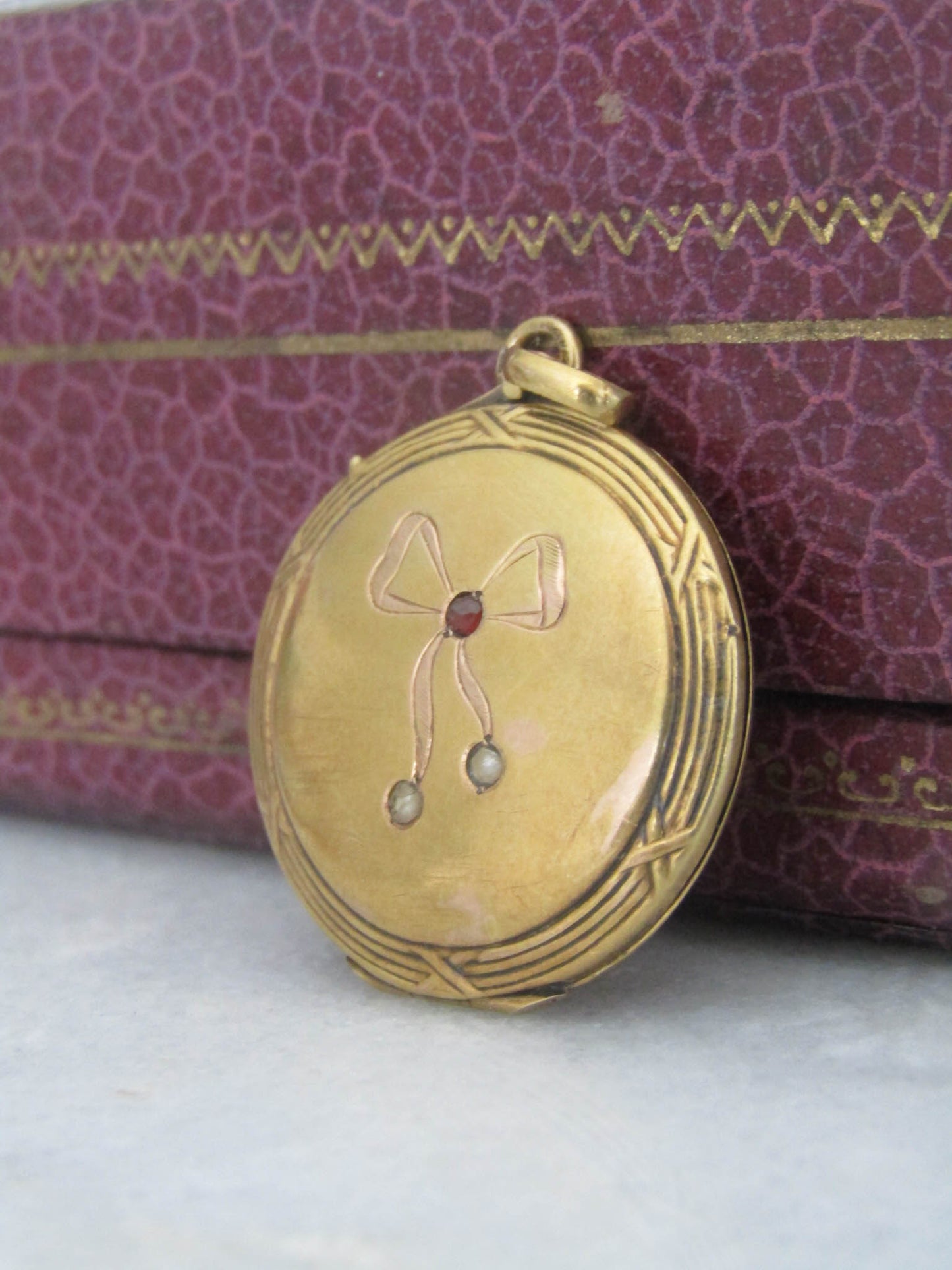 Art Nouveau 18k Solid Gold Bow Locket, Antique French Sentimental Pendant c. 1900