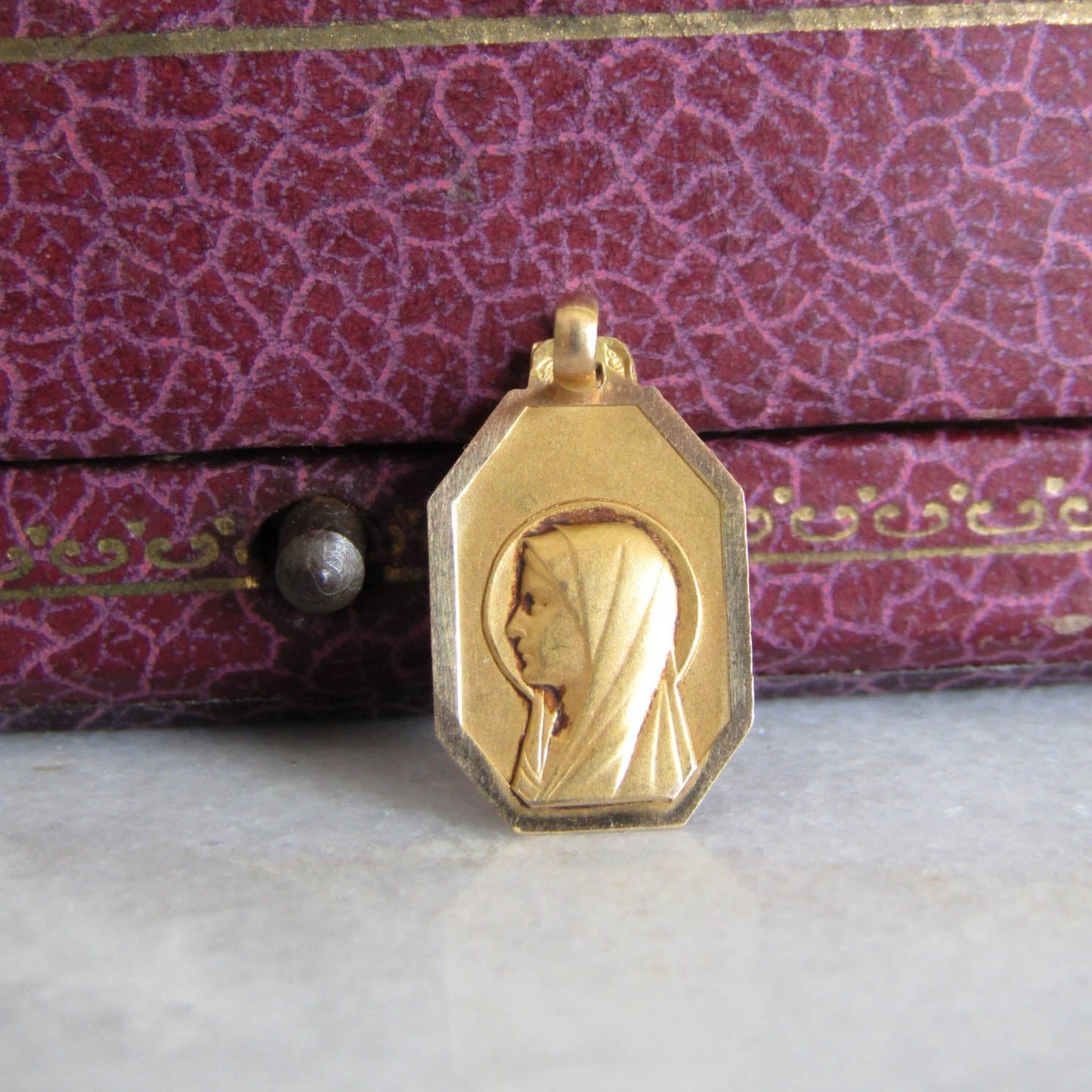 18K Gold Virgin Mary Pendant, Small Vintage Mary Medal for Baptism or Communion