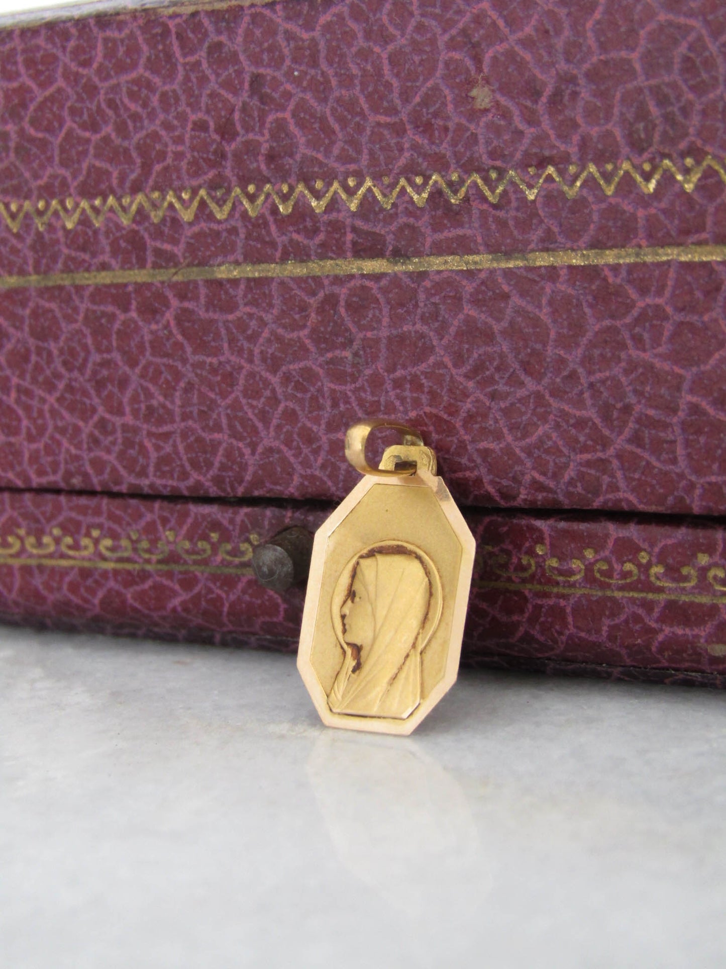 18K Gold Virgin Mary Pendant, Small Vintage Mary Medal for Baptism or Communion