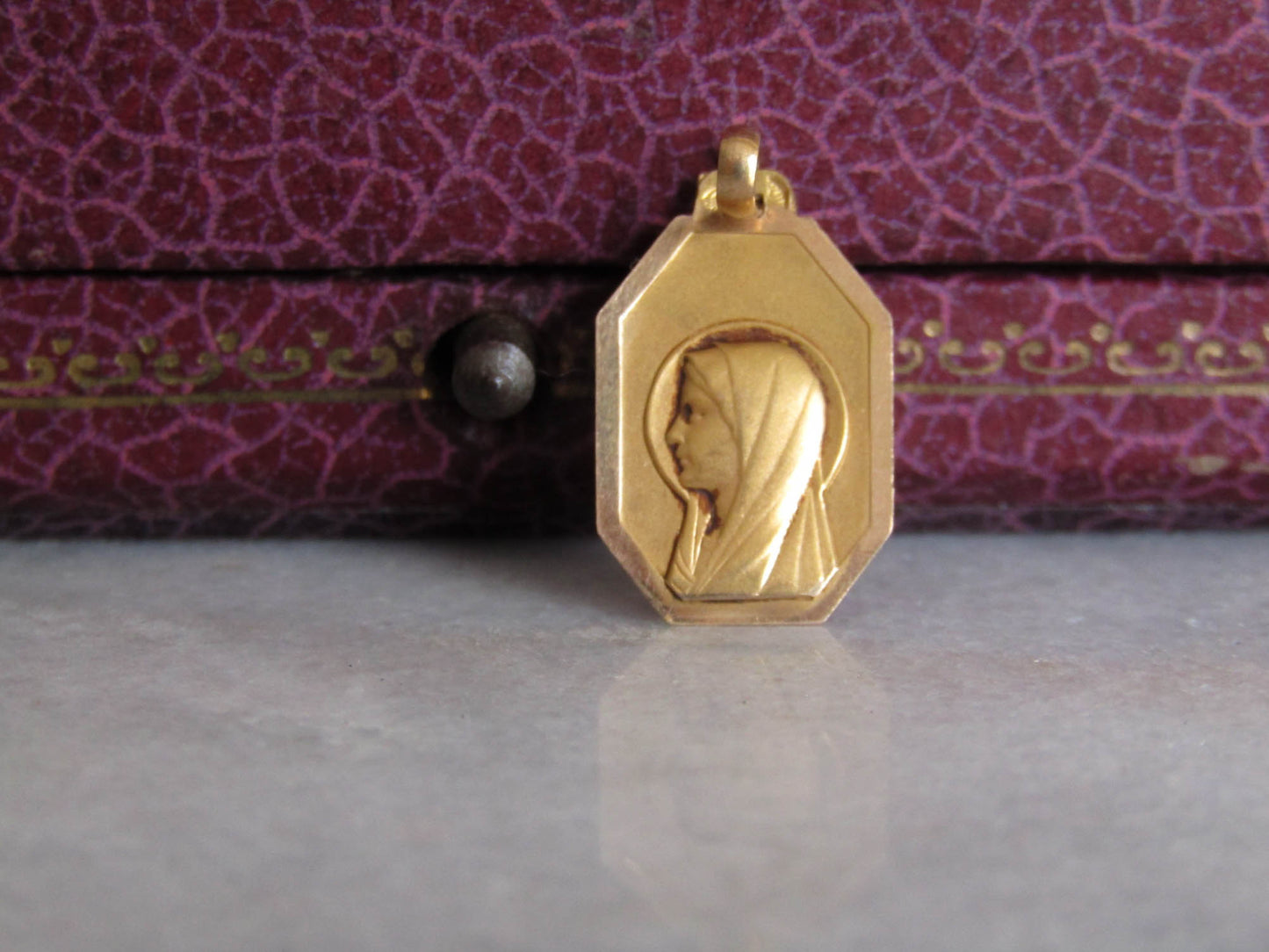 18K Gold Virgin Mary Pendant, Small Vintage Mary Medal for Baptism or Communion