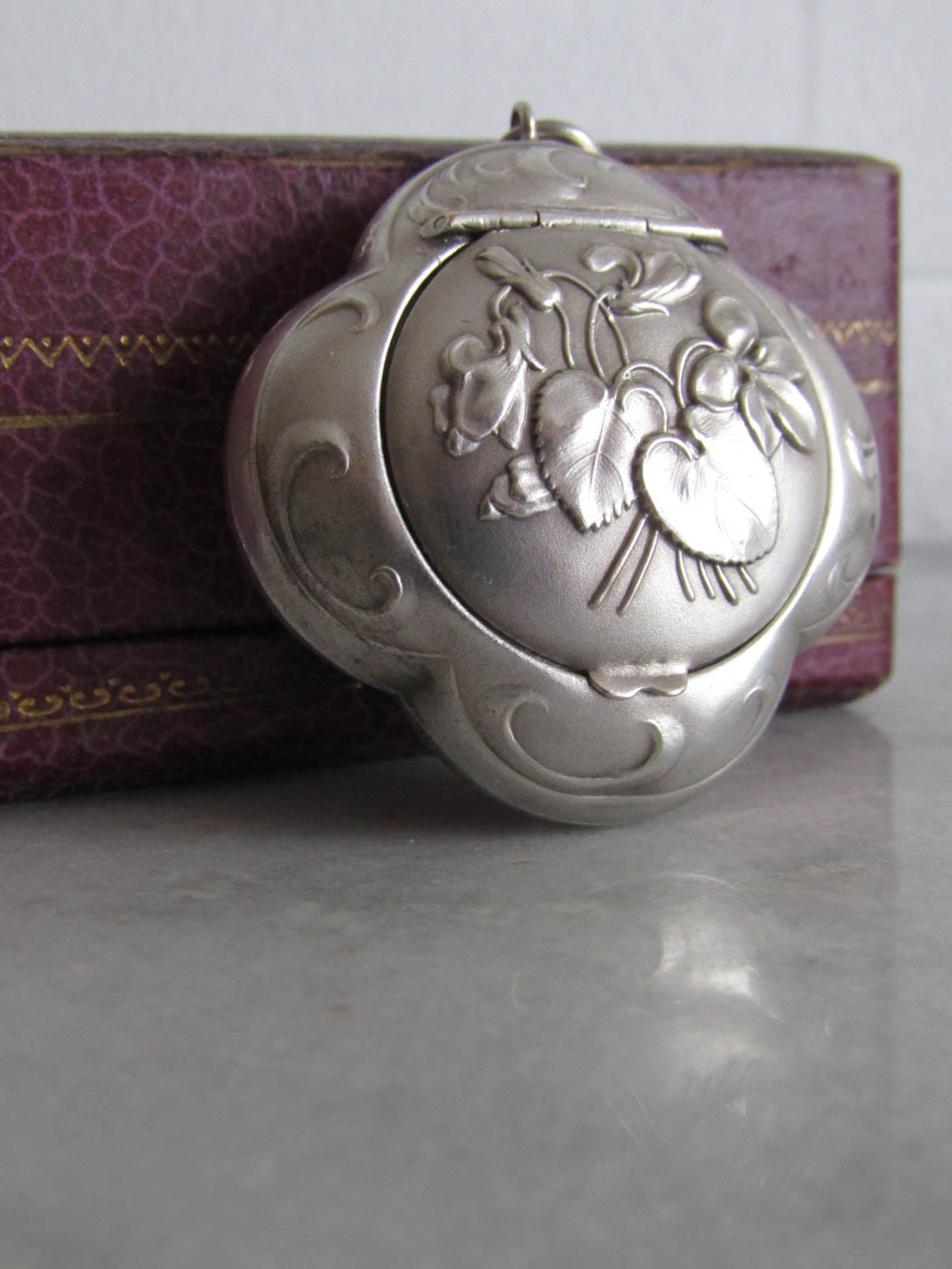 Silver Art Nouveau Quadrilobe Powder Box Pendant c. 1900