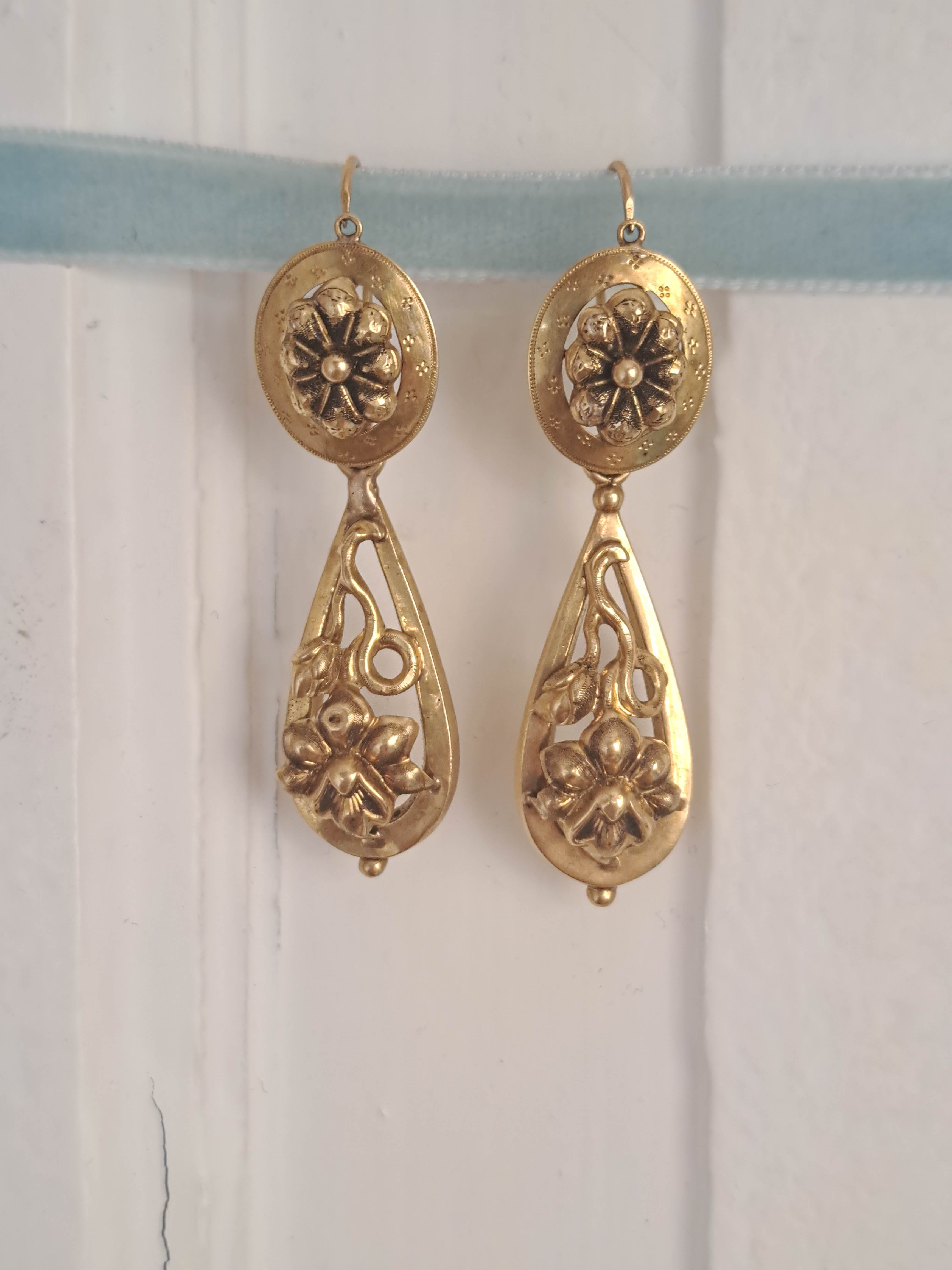 Georgian Jewelry | The Three Graces | Day Night Coral Filigree Gold