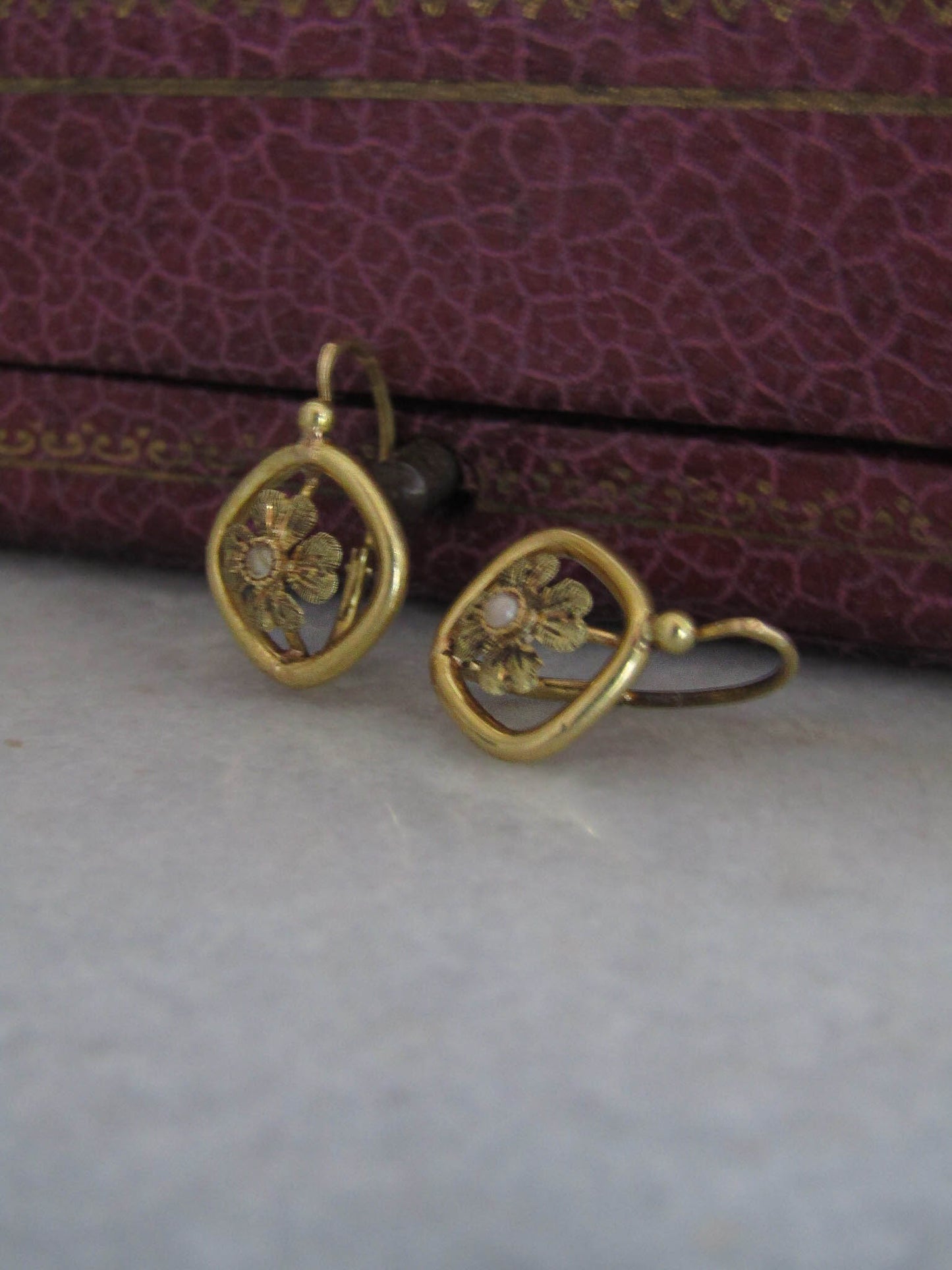 Antique 18K Gold Lucky Shamrock Earrings, Vintage French Edwardian Trefle Sleeper Earrings c. 1900