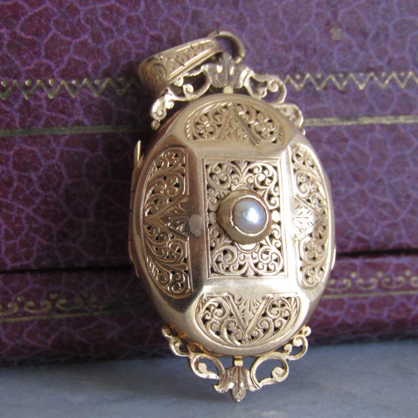 18K Solid Gold Vinaigrette Locket with Hinged Glass Partition