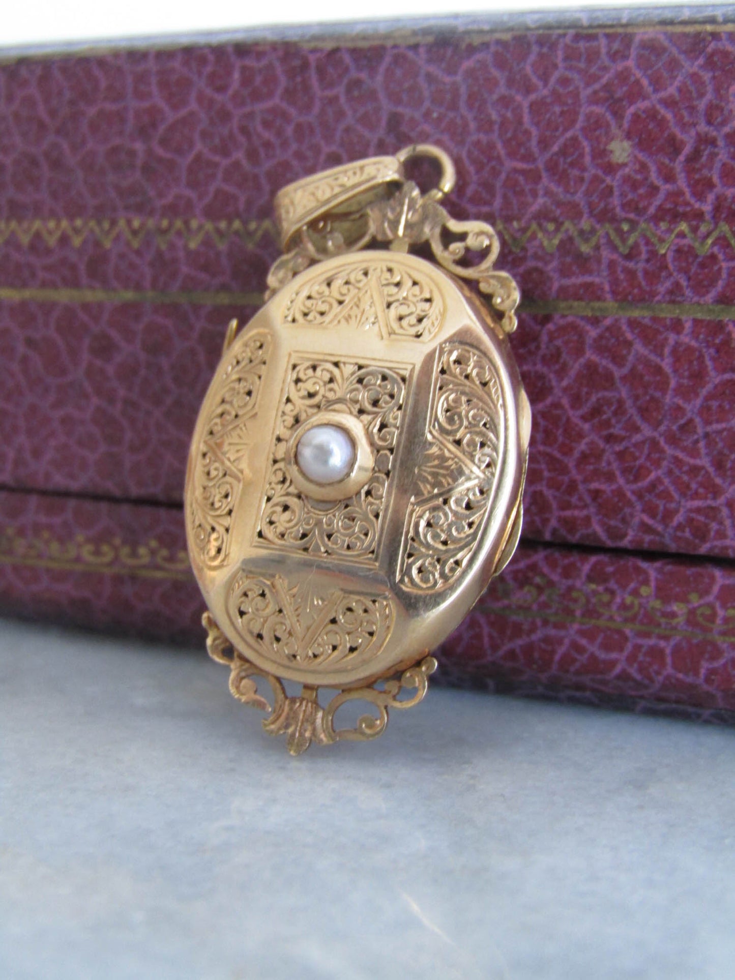 18K Solid Gold Vinaigrette Locket with Hinged Glass Partition