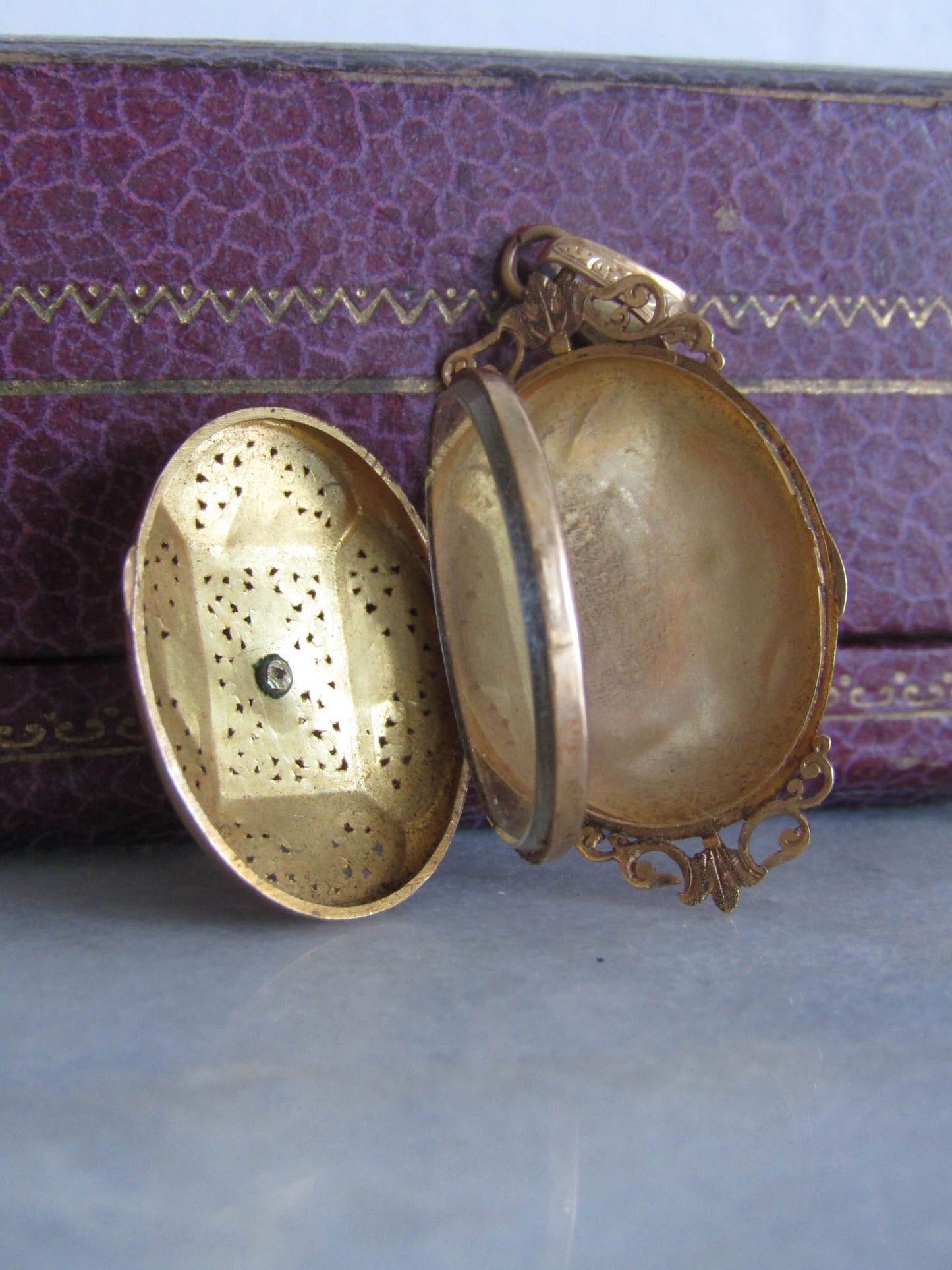 18K Solid Gold Vinaigrette Locket with Hinged Glass Partition