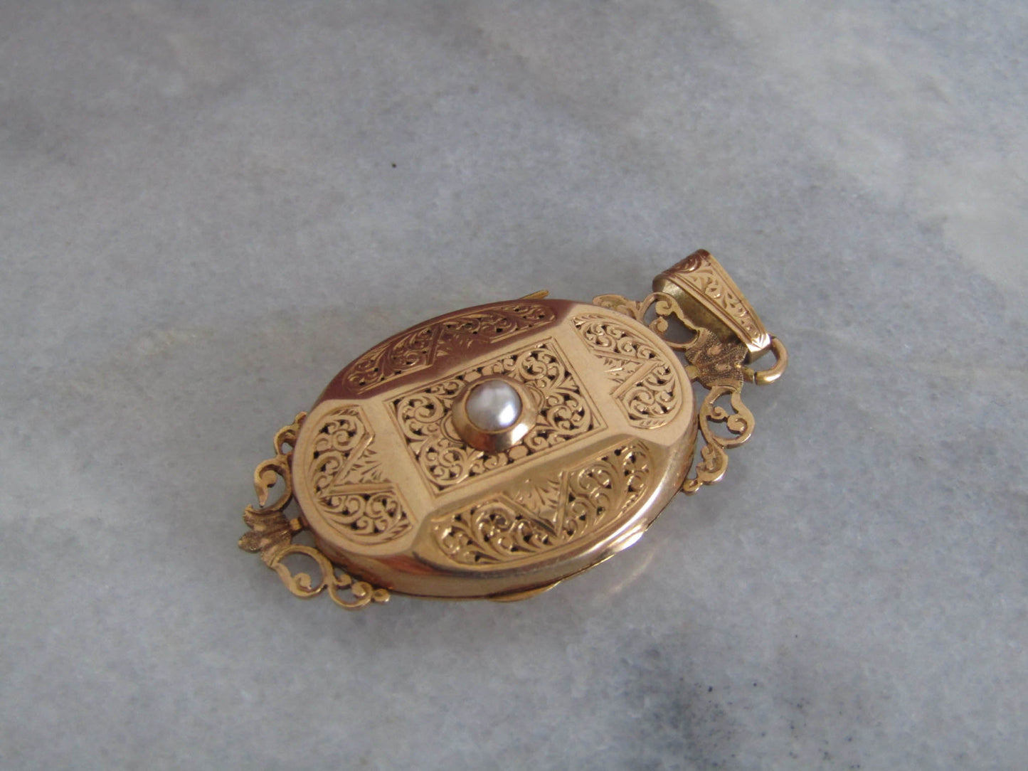 18K Solid Gold Vinaigrette Locket with Hinged Glass Partition