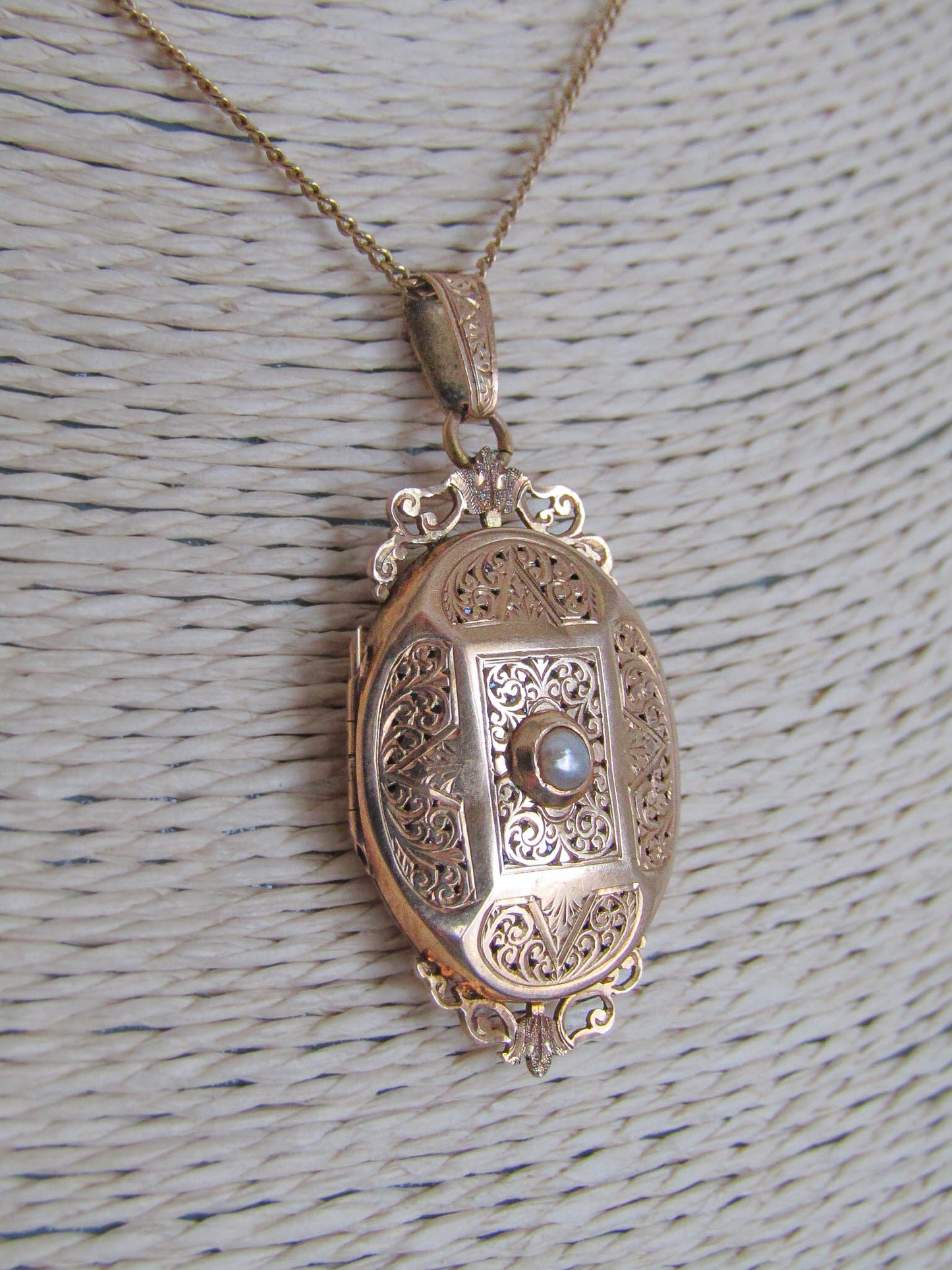 18K Solid Gold Vinaigrette Locket with Hinged Glass Partition