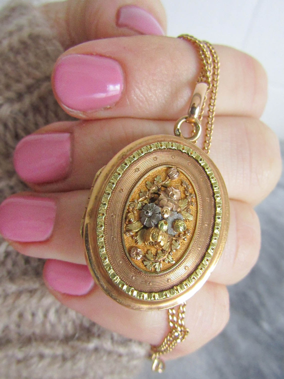 Antique Victorian 18K Solid Gold Locket with Hinged Glass Partition c. 1860