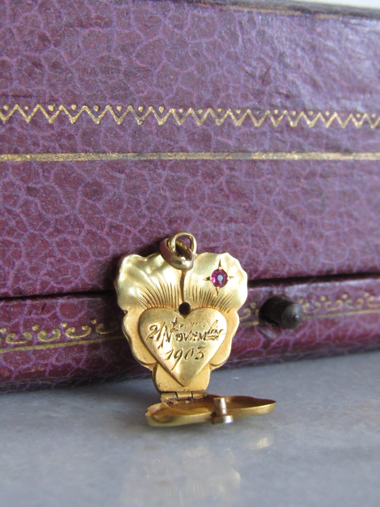 Romantic 18K Gold Pansy Love Pendant Charm dated 1903, French Art Nouveau Pendant