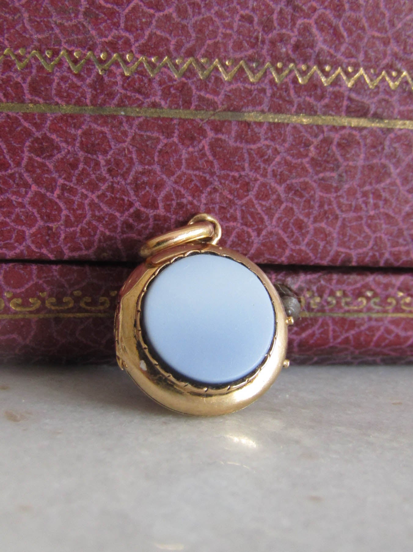 Victorian 18K Gold Onyx Round Locket c. 1880, Antique French Belle Epoque Mourning Charm