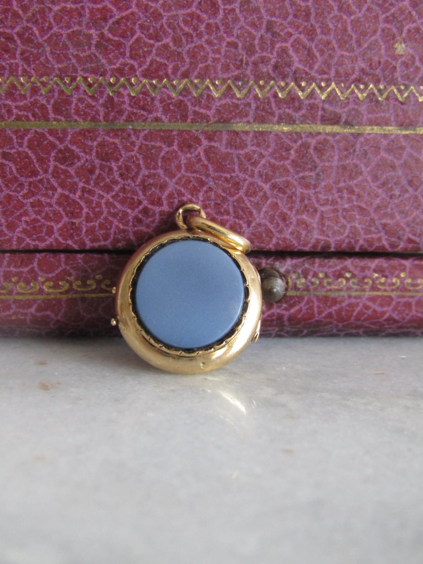 Victorian 18K Gold Onyx Round Locket c. 1880, Antique French Belle Epoque Mourning Charm