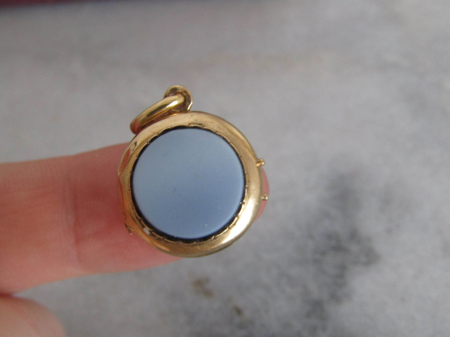 Victorian 18K Gold Onyx Round Locket c. 1880, Antique French Belle Epoque Mourning Charm