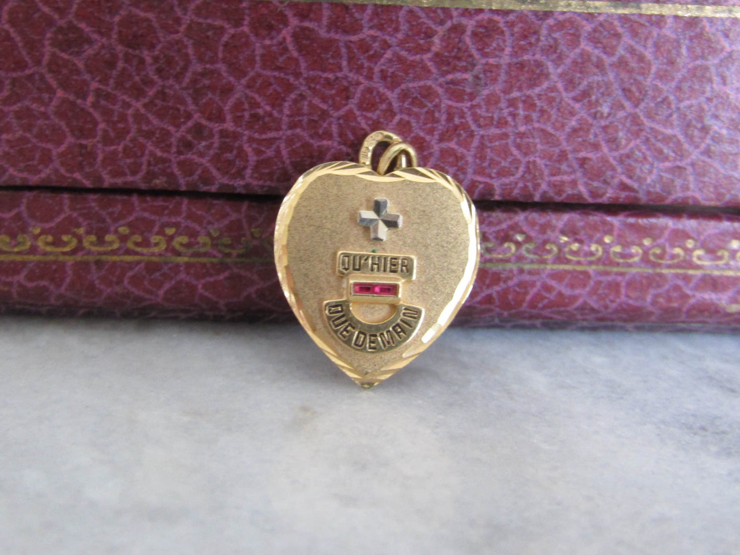 18K Augist Heart Pendant, 18k Augis Plus Qu'hier, Moins Que Demain Pendant, Vintage French Augis Medal