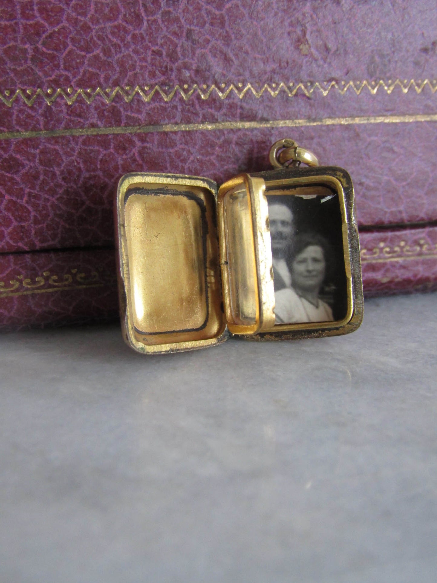 Antique Gold Filled Onyx Mourning Locket, Rectangular Onyx Pendant with Hinged Glass Partition c. 180