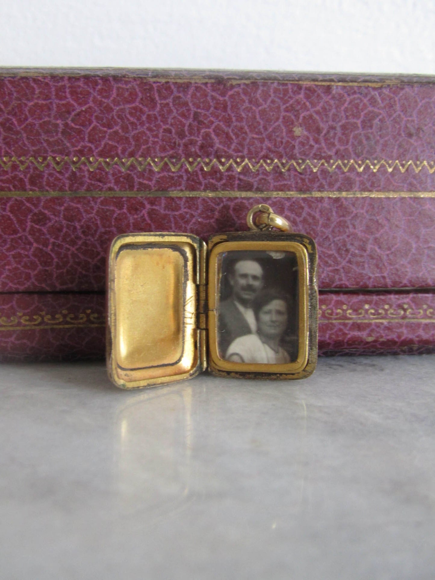 Antique Gold Filled Onyx Mourning Locket, Rectangular Onyx Pendant with Hinged Glass Partition c. 180