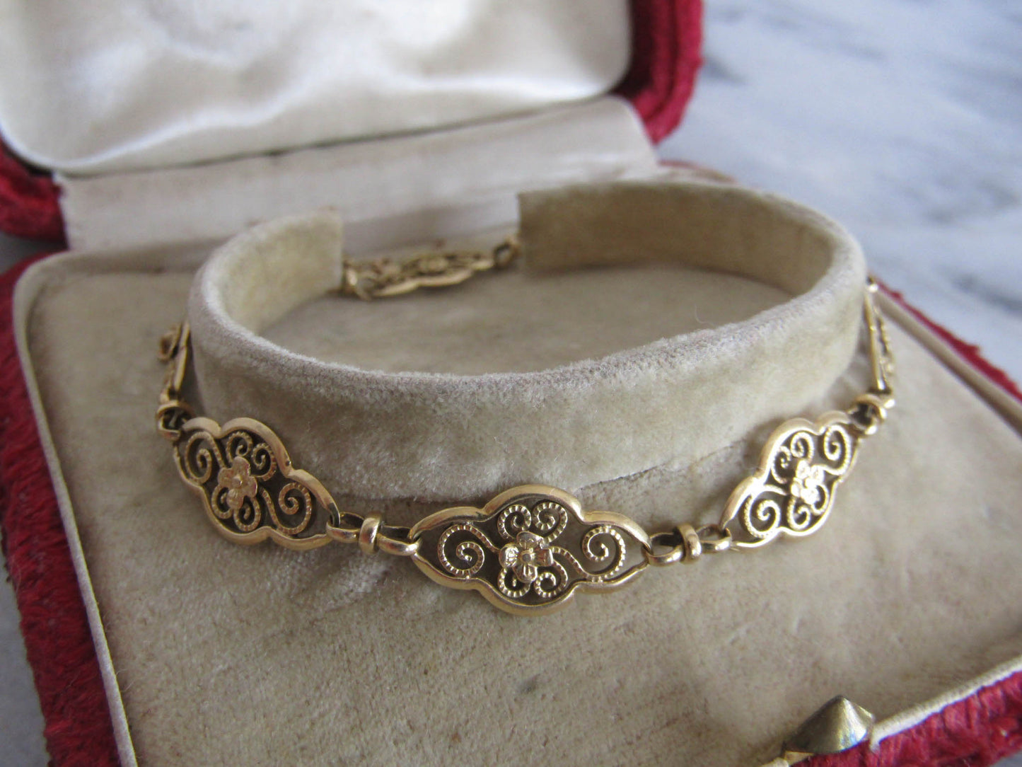 18K Floral Antique Filigree Bracelet c. 1900, Antique Art Nouveau Bracelet with Security Chain