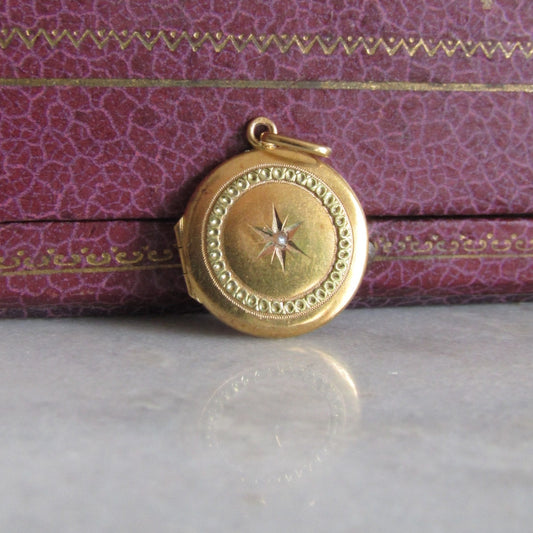 Antique Edwardian Solid 18K Gold Locket with removable glass c. 1900