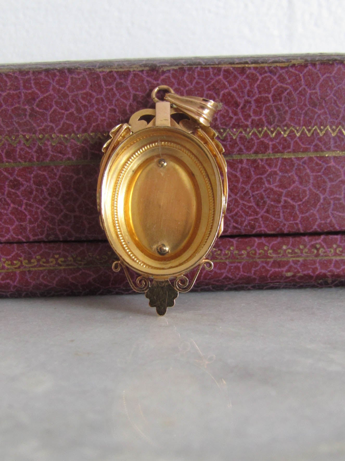 18K Antique French Belle Epoque Locket with Beveled Glass Back, Victorian Pendant Mourning Locket