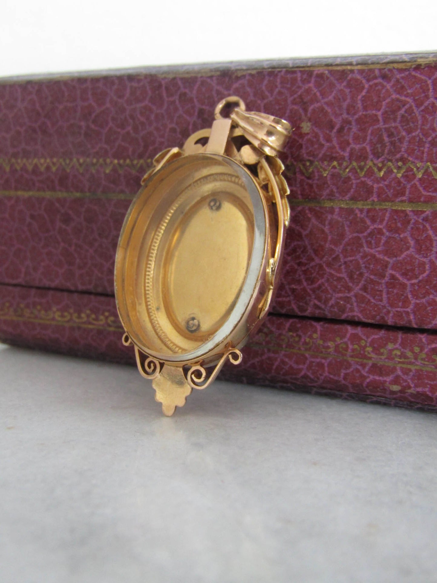 18K Antique French Belle Epoque Locket with Beveled Glass Back, Victorian Pendant Mourning Locket