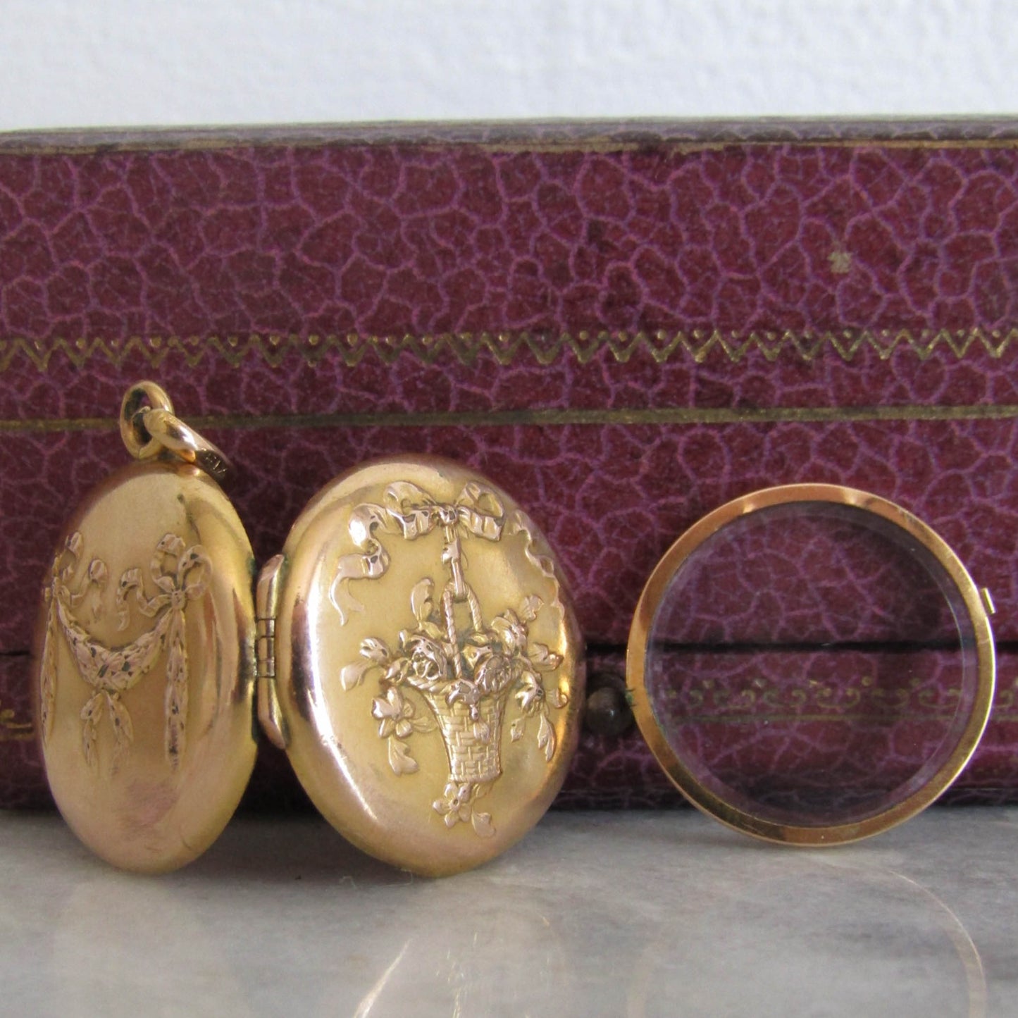 Antique Gold Filled Art Nouveau Locket with removable frame c. 1900