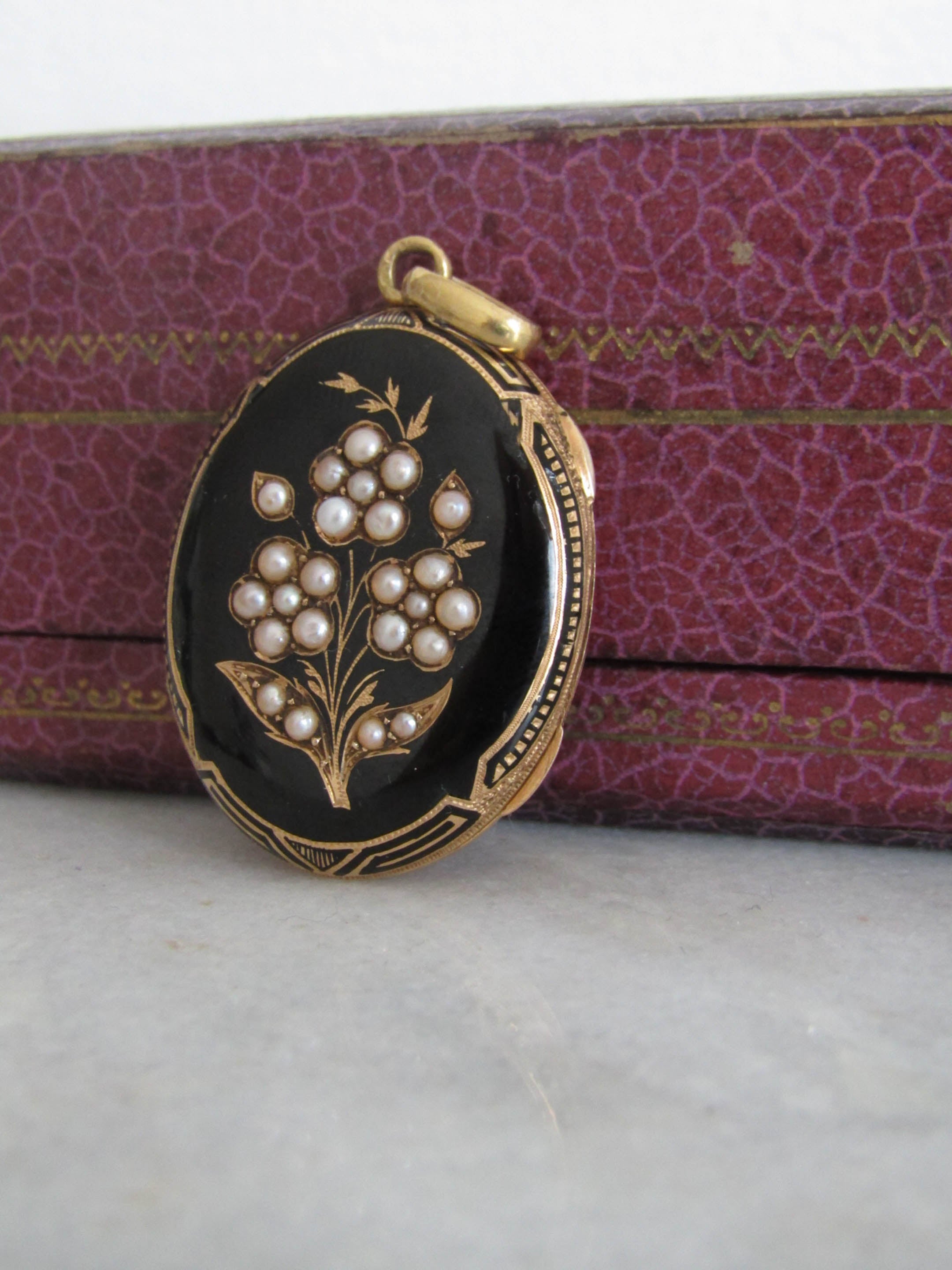 Antique fashion Victorian Gold Filled Enamel Mourning Locket Seed Pearl